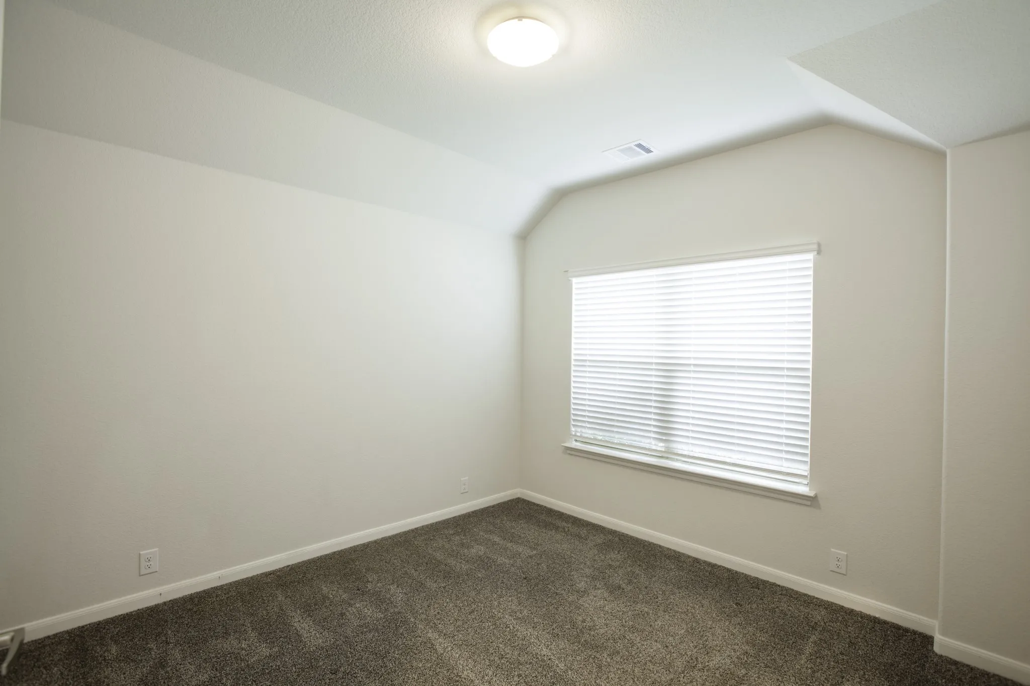 Single Family Residence For Rent in Kaufman County , 3811 Thomas Plains Drive, Forney, Texas 75126, 4 Bedroom, 3 Bathroom, 2 Garage spaces, 2,728 Sqft, built in 2022, mls#21302275, Real Estate Agent in Forney, Homes For Rent in Kaufman county, Homes For Rent in Forney, Realtor in Forney Texas, Real Estate Brokerage Independent Realty Texas, Luminita Cordes Realtor