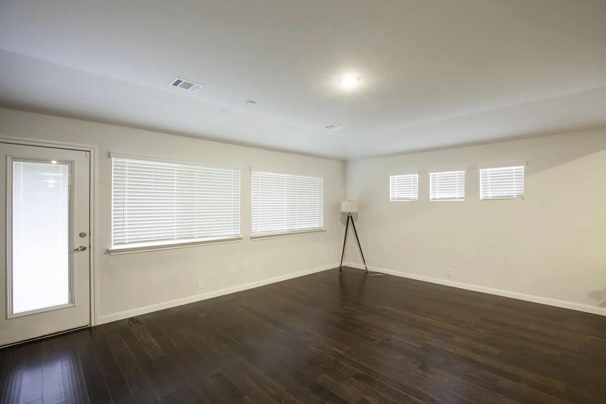Single Family Residence For Rent in Kaufman County , 3811 Thomas Plains Drive, Forney, Texas 75126, 4 Bedroom, 3 Bathroom, 2 Garage spaces, 2,728 Sqft, built in 2022, mls#21302275, Real Estate Agent in Forney, Homes For Rent in Kaufman county, Homes For Rent in Forney, Realtor in Forney Texas, Real Estate Brokerage Independent Realty Texas, Luminita Cordes Realtor