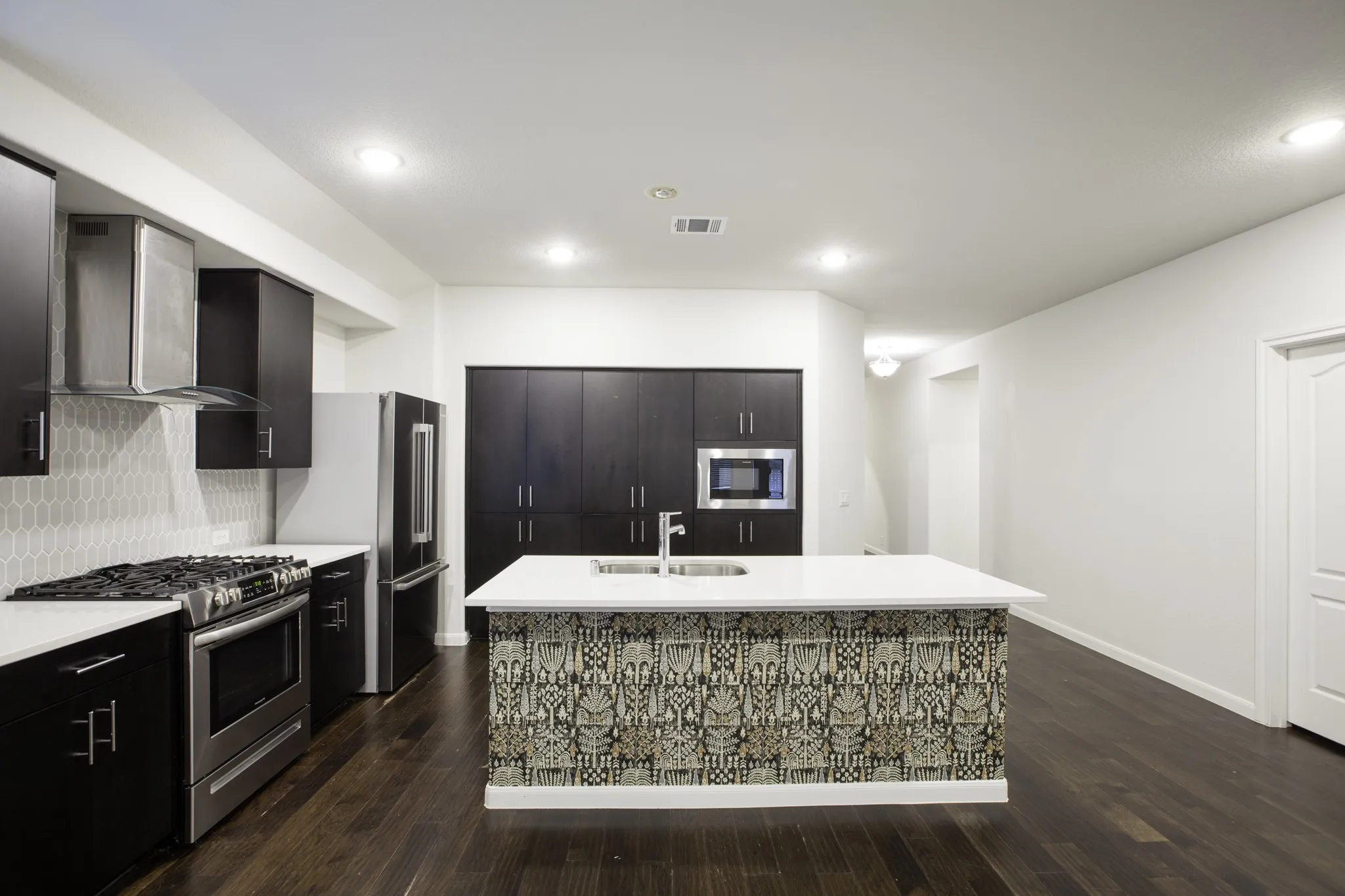 Single Family Residence For Rent in Kaufman County , 3811 Thomas Plains Drive, Forney, Texas 75126, 4 Bedroom, 3 Bathroom, 2 Garage spaces, 2,728 Sqft, built in 2022, mls#21302275, Real Estate Agent in Forney, Homes For Rent in Kaufman county, Homes For Rent in Forney, Realtor in Forney Texas, Real Estate Brokerage Independent Realty Texas, Luminita Cordes Realtor
