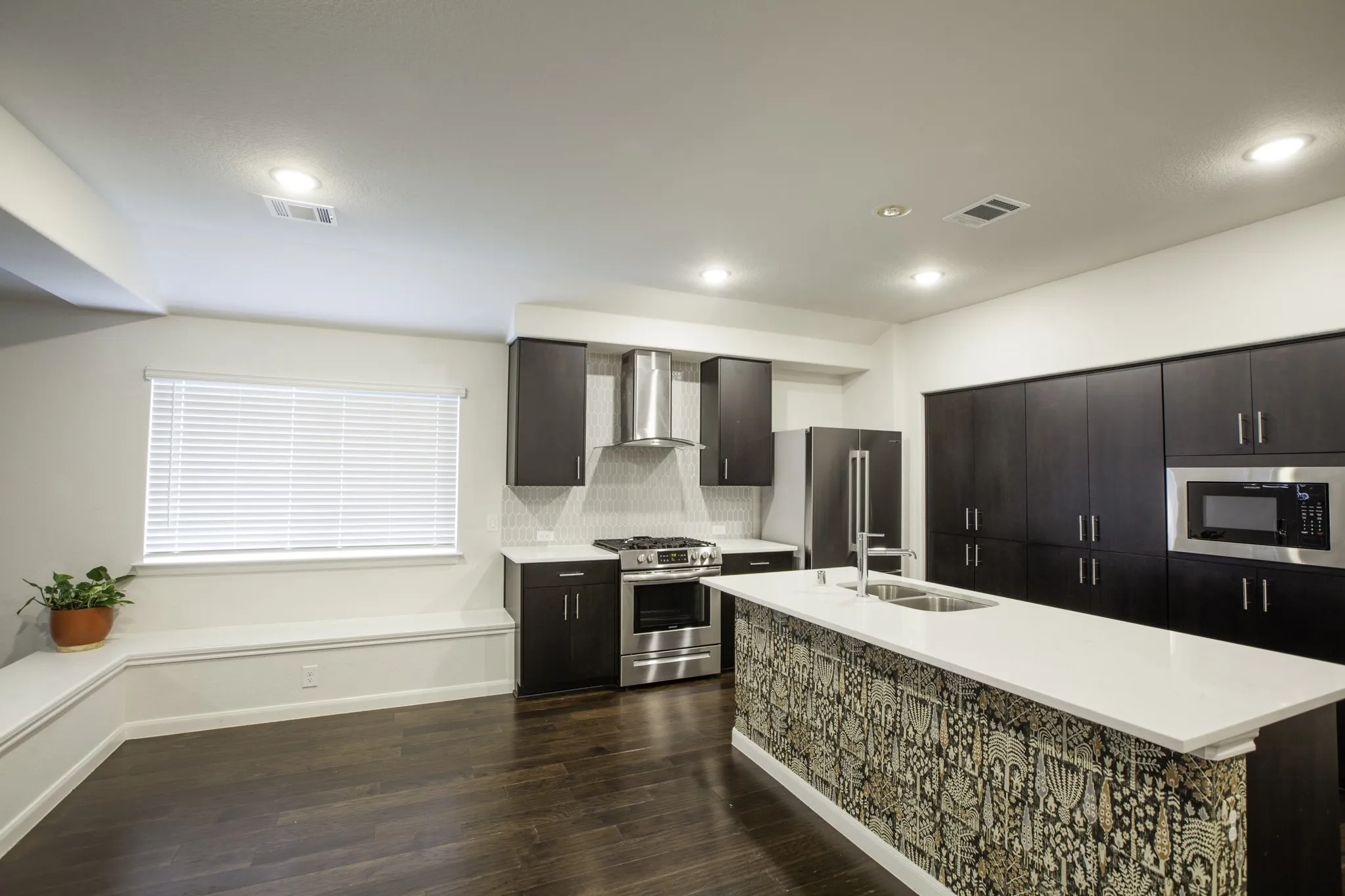 Single Family Residence For Rent in Kaufman County , 3811 Thomas Plains Drive, Forney, Texas 75126, 4 Bedroom, 3 Bathroom, 2 Garage spaces, 2,728 Sqft, built in 2022, mls#21302275, Real Estate Agent in Forney, Homes For Rent in Kaufman county, Homes For Rent in Forney, Realtor in Forney Texas, Real Estate Brokerage Independent Realty Texas, Luminita Cordes Realtor