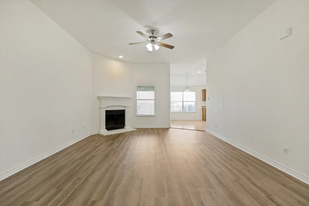 Single Family Residence For Rent in Tarrant County , 900 San Felipe Trail, Fort Worth, Texas 76052, 3 Bedroom, 2 Bathroom, 2 Garage spaces, 1,470 Sqft, built in 2006, mls#21300589, Real Estate Agent in Fort Worth, Homes For Rent in Tarrant county, Homes For Rent in Fort Worth, Realtor in Fort Worth Texas, Real Estate Brokerage Independent Realty Texas, Luminita Cordes Realtor