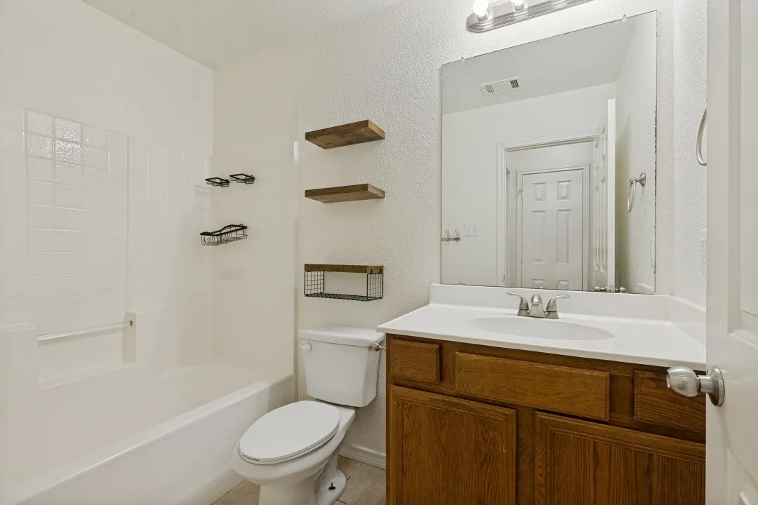 Single Family Residence For Rent in Tarrant County , 900 San Felipe Trail, Fort Worth, Texas 76052, 3 Bedroom, 2 Bathroom, 2 Garage spaces, 1,470 Sqft, built in 2006, mls#21300589, Real Estate Agent in Fort Worth, Homes For Rent in Tarrant county, Homes For Rent in Fort Worth, Realtor in Fort Worth Texas, Real Estate Brokerage Independent Realty Texas, Luminita Cordes Realtor
