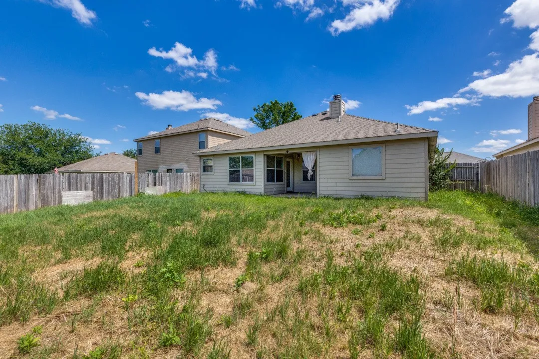 Single Family Residence For Rent in Tarrant County , 900 San Felipe Trail, Fort Worth, Texas 76052, 3 Bedroom, 2 Bathroom, 2 Garage spaces, 1,470 Sqft, built in 2006, mls#21300589, Real Estate Agent in Fort Worth, Homes For Rent in Tarrant county, Homes For Rent in Fort Worth, Realtor in Fort Worth Texas, Real Estate Brokerage Independent Realty Texas, Luminita Cordes Realtor