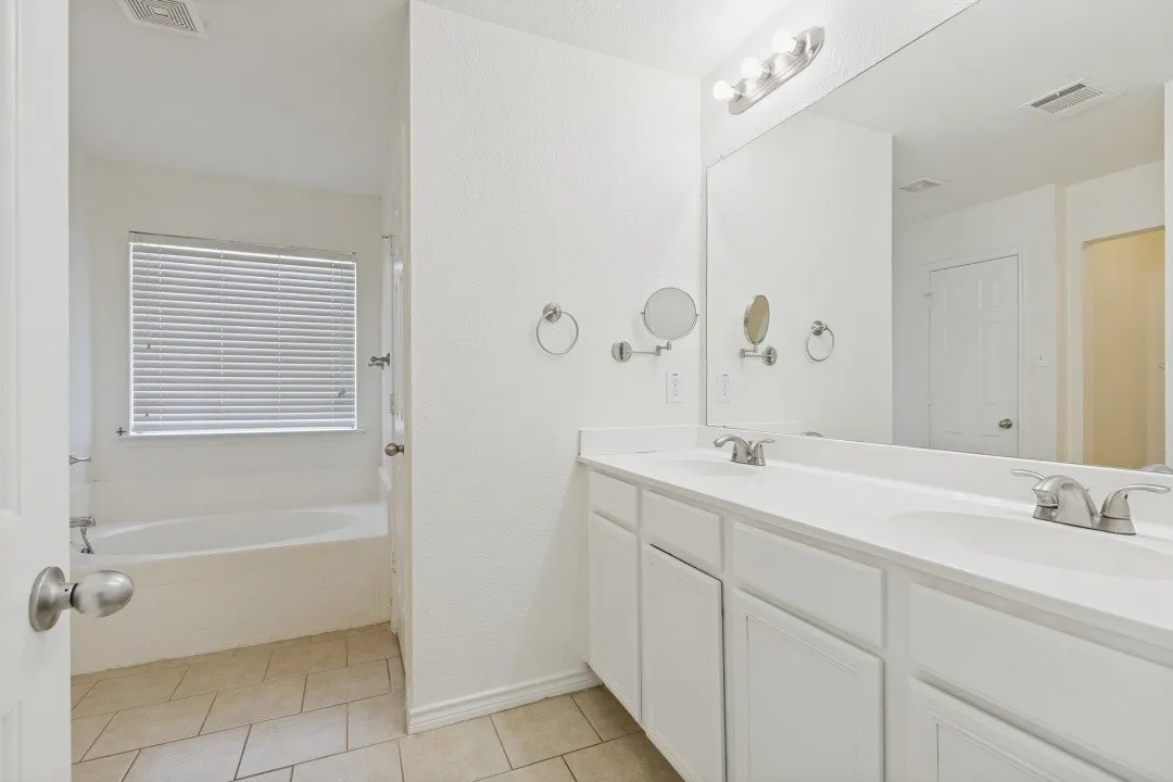 Single Family Residence For Rent in Tarrant County , 900 San Felipe Trail, Fort Worth, Texas 76052, 3 Bedroom, 2 Bathroom, 2 Garage spaces, 1,470 Sqft, built in 2006, mls#21300589, Real Estate Agent in Fort Worth, Homes For Rent in Tarrant county, Homes For Rent in Fort Worth, Realtor in Fort Worth Texas, Real Estate Brokerage Independent Realty Texas, Luminita Cordes Realtor