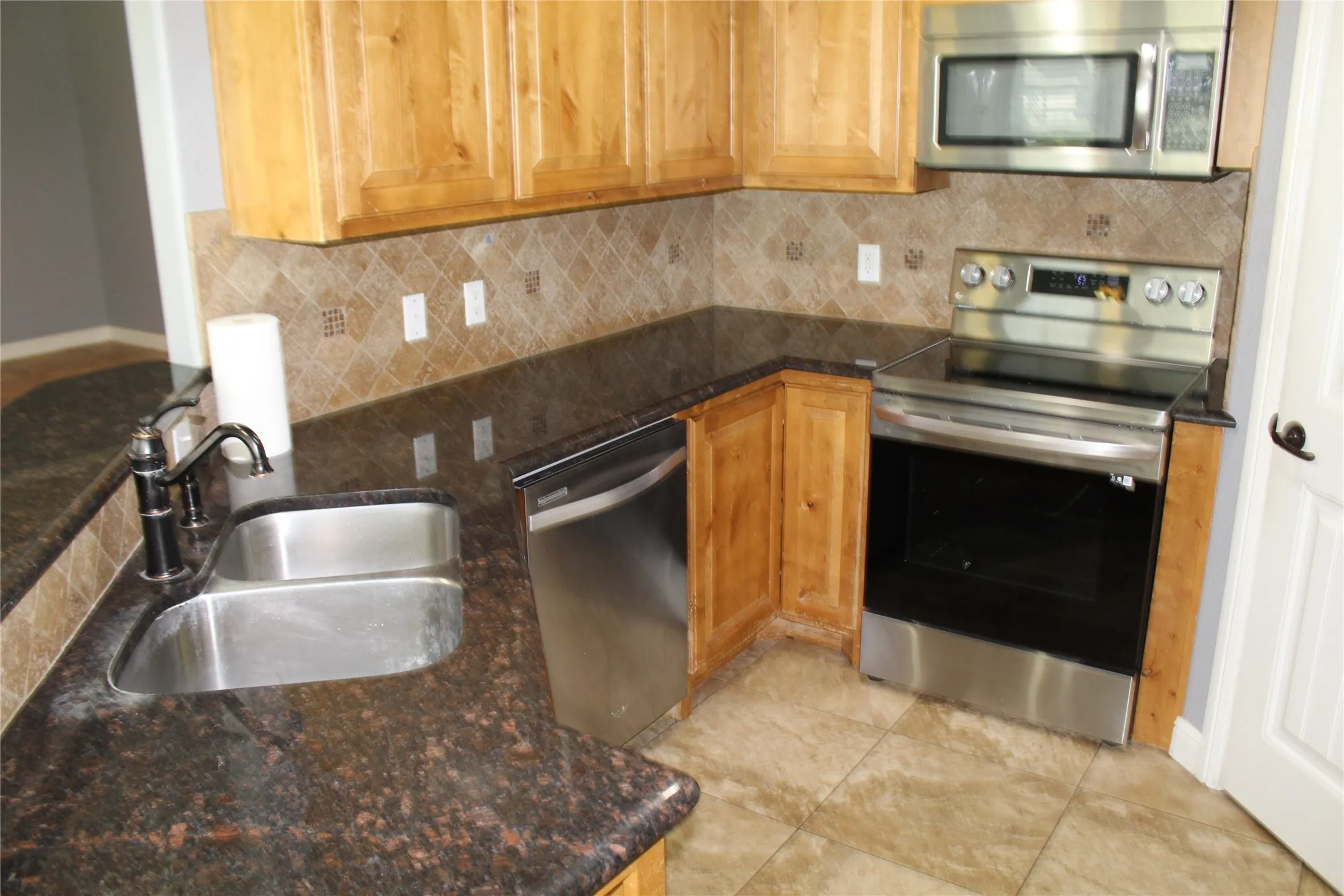 Single Family Residence For Sale in Hood County , 9204 Parkview Circle, Tolar, Texas 76476, 4 Bedroom, 2 Bathroom, 2 Garage spaces, 1,788 Sqft, built in 2012, mls#21301883, Real Estate Agent in Tolar, Homes For Sale in Hood county, Homes For Sale in Tolar, Realtor in Tolar Texas, Real Estate Brokerage Independent Realty Texas, Luminita Cordes Realtor