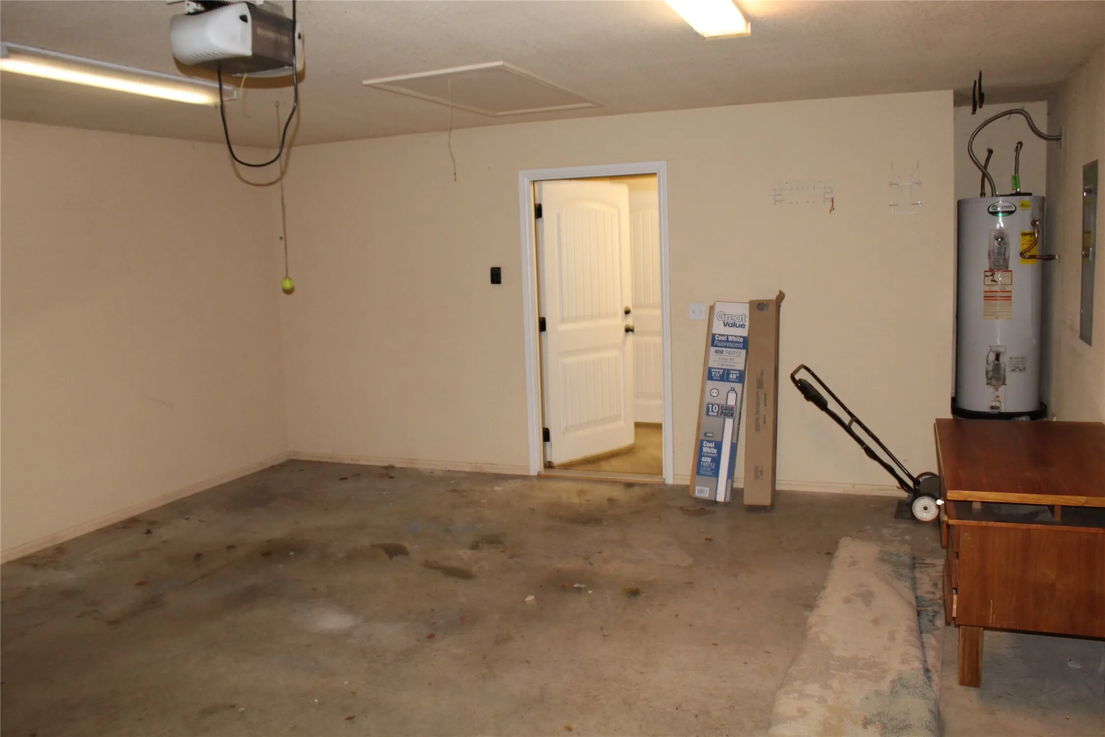 Single Family Residence For Sale in Hood County , 9204 Parkview Circle, Tolar, Texas 76476, 4 Bedroom, 2 Bathroom, 2 Garage spaces, 1,788 Sqft, built in 2012, mls#21301883, Real Estate Agent in Tolar, Homes For Sale in Hood county, Homes For Sale in Tolar, Realtor in Tolar Texas, Real Estate Brokerage Independent Realty Texas, Luminita Cordes Realtor