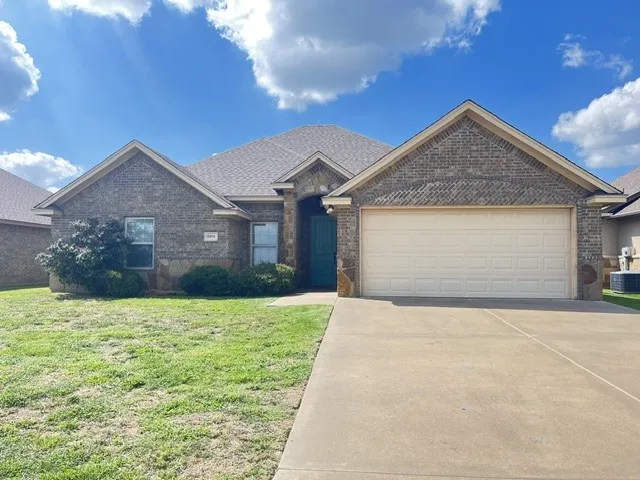 Single Family Residence For Sale in Hood County , 9204 Parkview Circle, Tolar, Texas 76476, 4 Bedroom, 2 Bathroom, 2 Garage spaces, 1,788 Sqft, built in 2012, mls#21301883, Real Estate Agent in Tolar, Homes For Sale in Hood county, Homes For Sale in Tolar, Realtor in Tolar Texas, Real Estate Brokerage Independent Realty Texas, Luminita Cordes Realtor