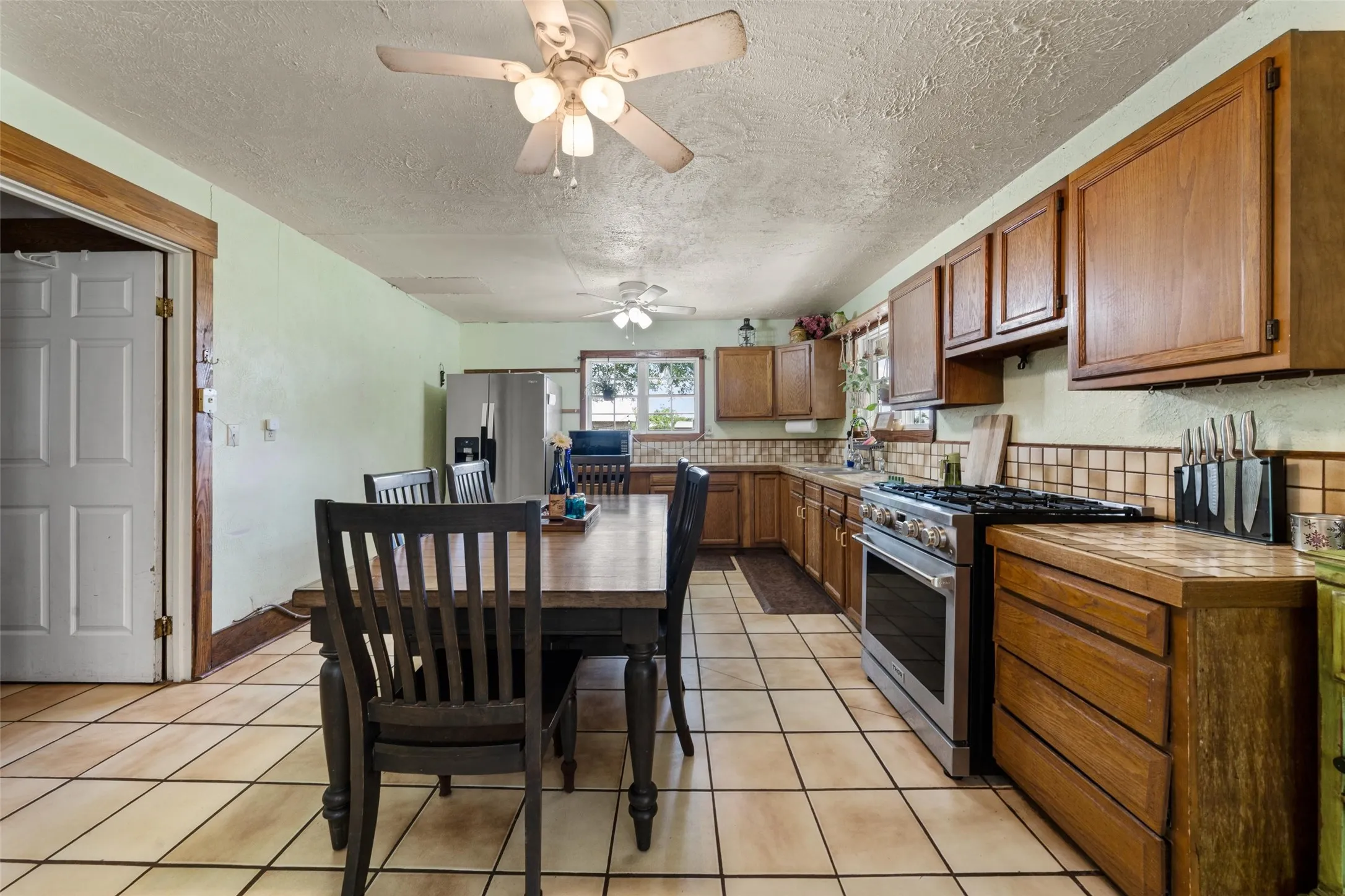 Single Family Residence For Sale in Mc Lennan County , 2059 Southwinds Drive, Lorena, Texas 76655, 6 Bedroom, 3 Bathroom, Garage spaces, 3,000 Sqft, built in 1984, mls#21302286, Real Estate Agent in Lorena, Homes For Sale in Mc Lennan county, Homes For Sale in Lorena, Realtor in Lorena Texas, Real Estate Brokerage Independent Realty Texas, Luminita Cordes Realtor
