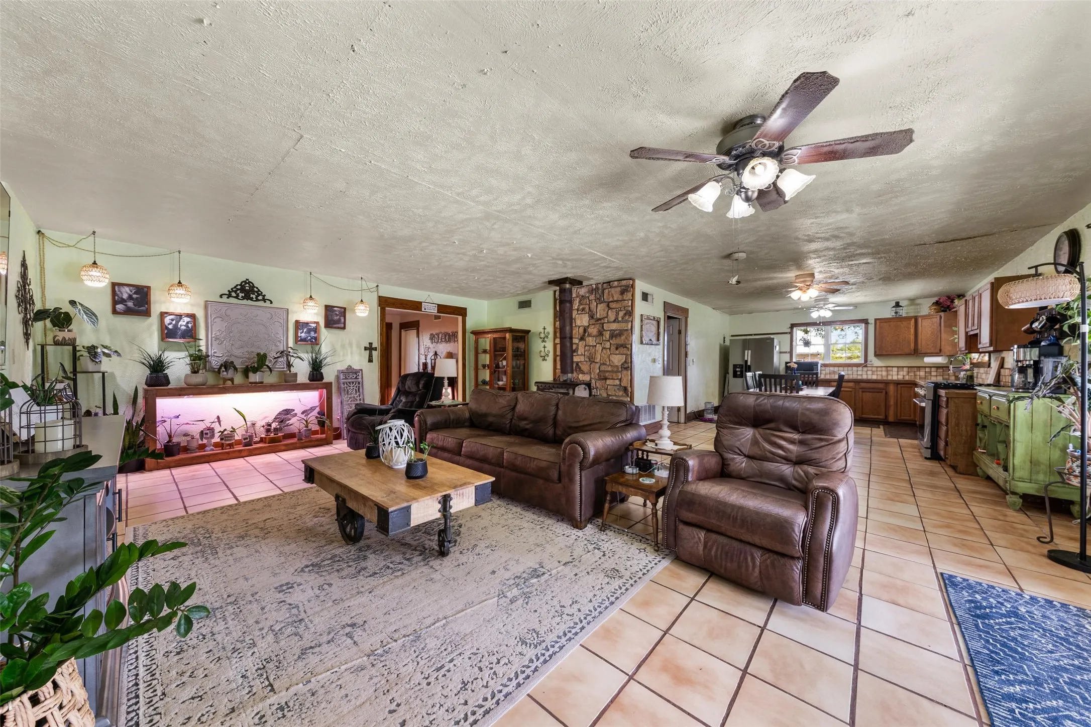 Single Family Residence For Sale in Mc Lennan County , 2059 Southwinds Drive, Lorena, Texas 76655, 6 Bedroom, 3 Bathroom, Garage spaces, 3,000 Sqft, built in 1984, mls#21302286, Real Estate Agent in Lorena, Homes For Sale in Mc Lennan county, Homes For Sale in Lorena, Realtor in Lorena Texas, Real Estate Brokerage Independent Realty Texas, Luminita Cordes Realtor