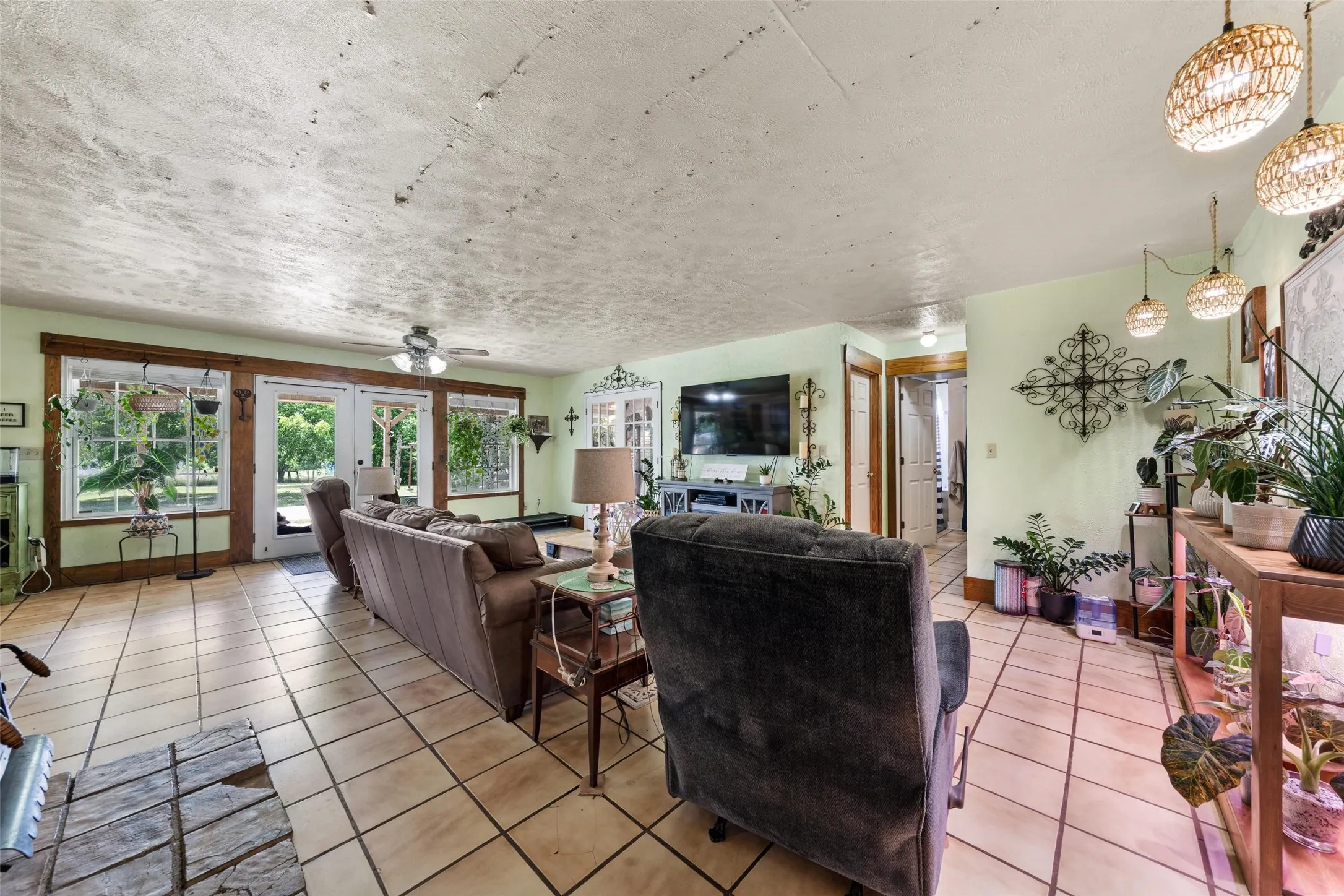 Single Family Residence For Sale in Mc Lennan County , 2059 Southwinds Drive, Lorena, Texas 76655, 6 Bedroom, 3 Bathroom, Garage spaces, 3,000 Sqft, built in 1984, mls#21302286, Real Estate Agent in Lorena, Homes For Sale in Mc Lennan county, Homes For Sale in Lorena, Realtor in Lorena Texas, Real Estate Brokerage Independent Realty Texas, Luminita Cordes Realtor