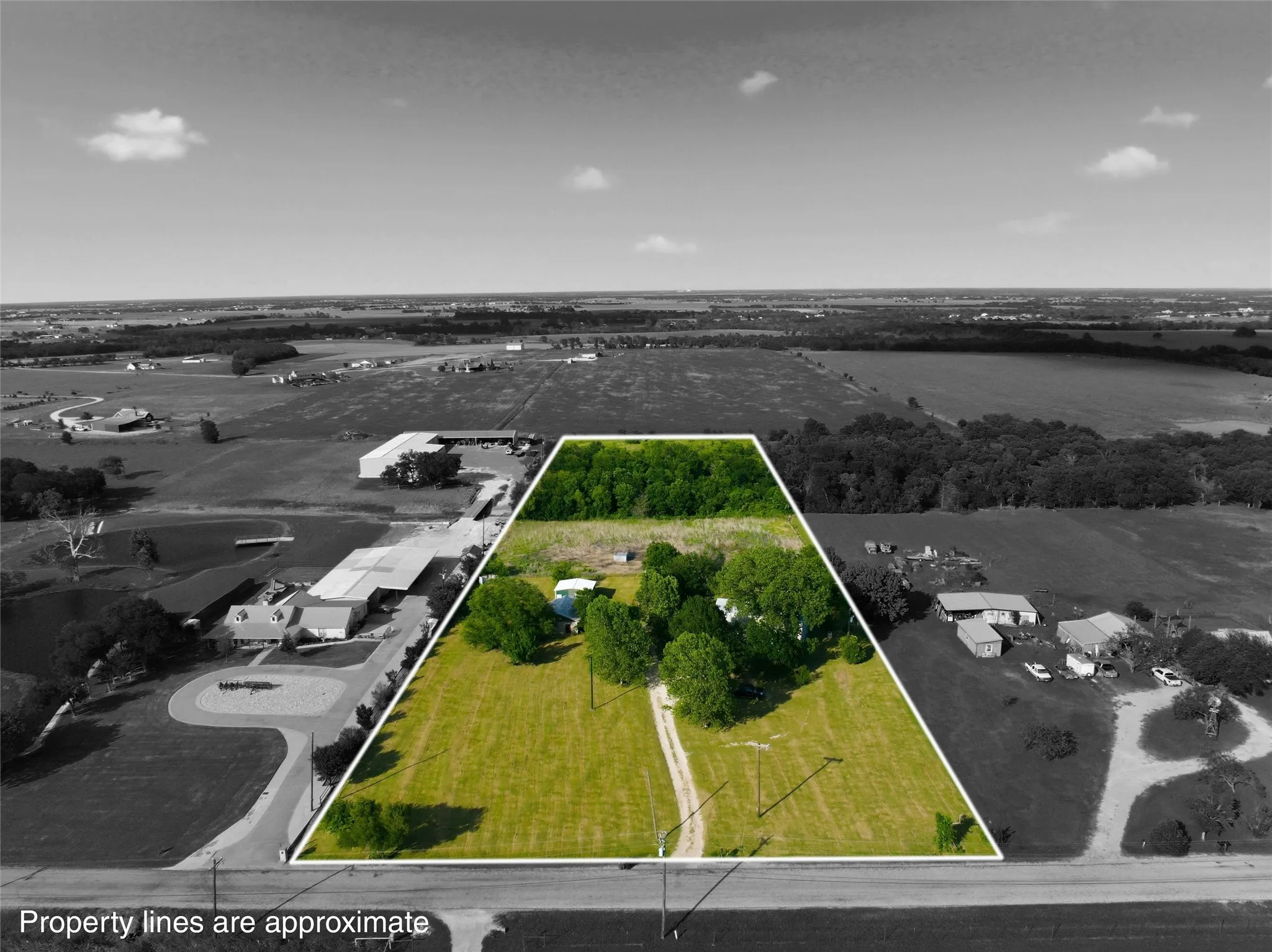 Single Family Residence For Sale in Mc Lennan County , 2059 Southwinds Drive, Lorena, Texas 76655, 6 Bedroom, 3 Bathroom, Garage spaces, 3,000 Sqft, built in 1984, mls#21302286, Real Estate Agent in Lorena, Homes For Sale in Mc Lennan county, Homes For Sale in Lorena, Realtor in Lorena Texas, Real Estate Brokerage Independent Realty Texas, Luminita Cordes Realtor