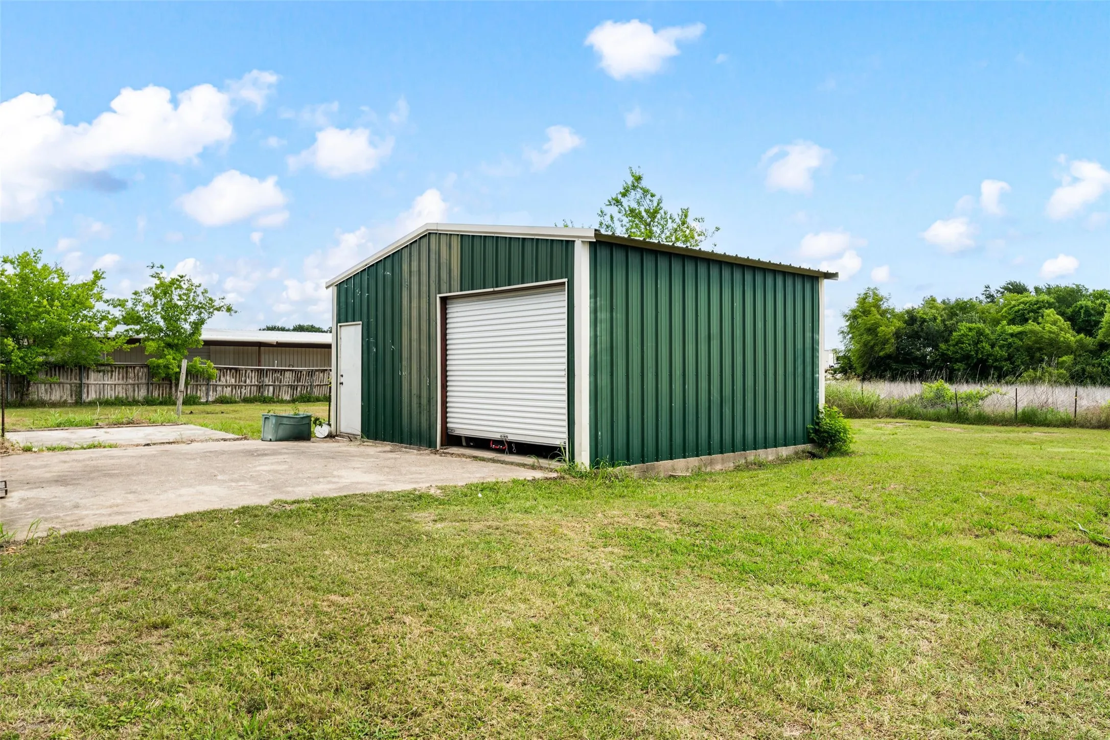 Single Family Residence For Sale in Mc Lennan County , 2059 Southwinds Drive, Lorena, Texas 76655, 6 Bedroom, 3 Bathroom, Garage spaces, 3,000 Sqft, built in 1984, mls#21302286, Real Estate Agent in Lorena, Homes For Sale in Mc Lennan county, Homes For Sale in Lorena, Realtor in Lorena Texas, Real Estate Brokerage Independent Realty Texas, Luminita Cordes Realtor