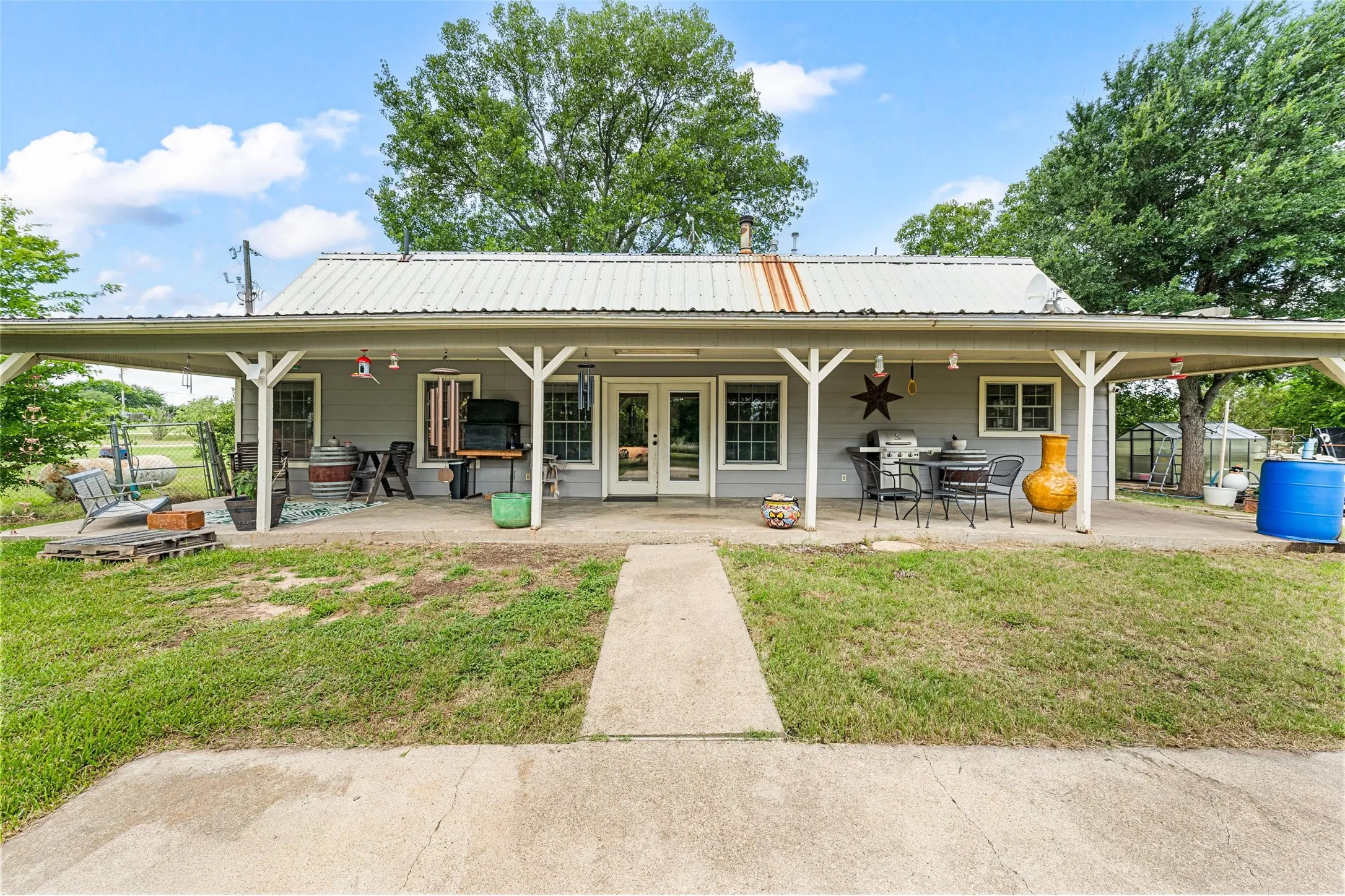 Single Family Residence For Sale in Mc Lennan County , 2059 Southwinds Drive, Lorena, Texas 76655, 6 Bedroom, 3 Bathroom, Garage spaces, 3,000 Sqft, built in 1984, mls#21302286, Real Estate Agent in Lorena, Homes For Sale in Mc Lennan county, Homes For Sale in Lorena, Realtor in Lorena Texas, Real Estate Brokerage Independent Realty Texas, Luminita Cordes Realtor