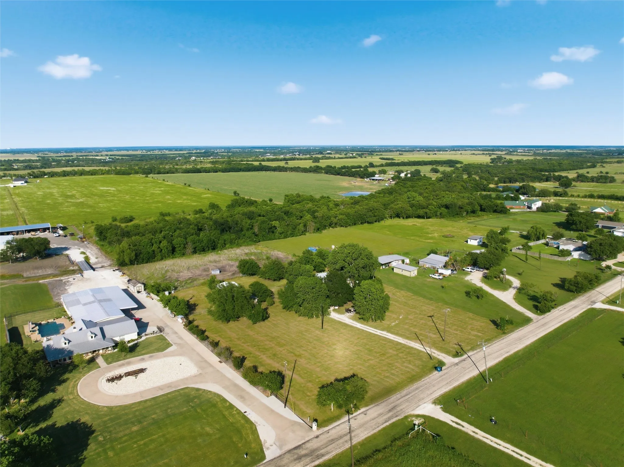 Single Family Residence For Sale in Mc Lennan County , 2059 Southwinds Drive, Lorena, Texas 76655, 6 Bedroom, 3 Bathroom, Garage spaces, 3,000 Sqft, built in 1984, mls#21302286, Real Estate Agent in Lorena, Homes For Sale in Mc Lennan county, Homes For Sale in Lorena, Realtor in Lorena Texas, Real Estate Brokerage Independent Realty Texas, Luminita Cordes Realtor
