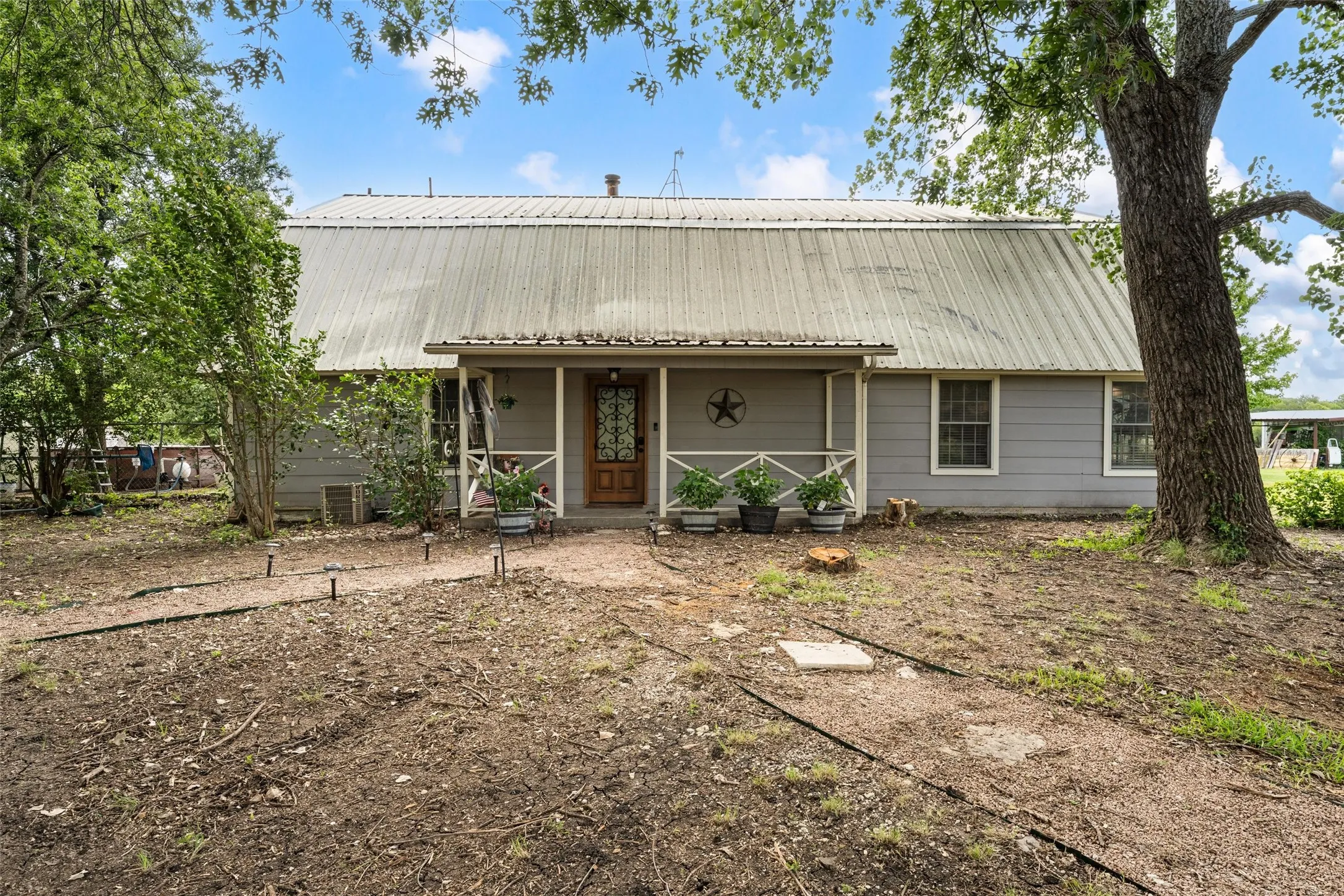 Single Family Residence For Sale in Mc Lennan County , 2059 Southwinds Drive, Lorena, Texas 76655, 6 Bedroom, 3 Bathroom, Garage spaces, 3,000 Sqft, built in 1984, mls#21302286, Real Estate Agent in Lorena, Homes For Sale in Mc Lennan county, Homes For Sale in Lorena, Realtor in Lorena Texas, Real Estate Brokerage Independent Realty Texas, Luminita Cordes Realtor