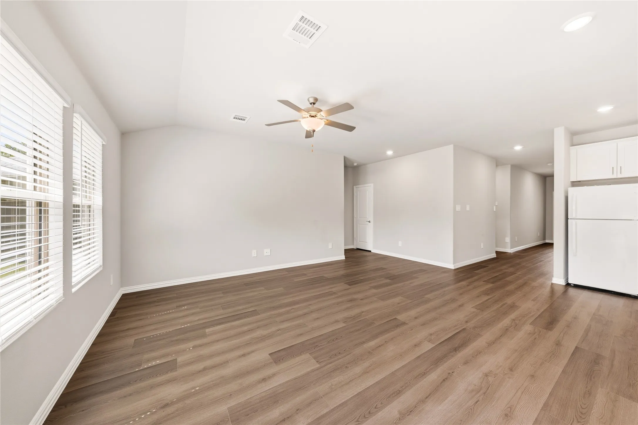 Single Family Residence For Sale in Collin County , 3712 Canyon Drive, Farmersville, Texas 75442, 3 Bedroom, 2 Bathroom, 2 Garage spaces, 1,669 Sqft, built in 2024, mls#21301800, Real Estate Agent in Farmersville, Homes For Sale in Collin county, Homes For Sale in Farmersville, Realtor in Farmersville Texas, Real Estate Brokerage Independent Realty Texas, Luminita Cordes Realtor