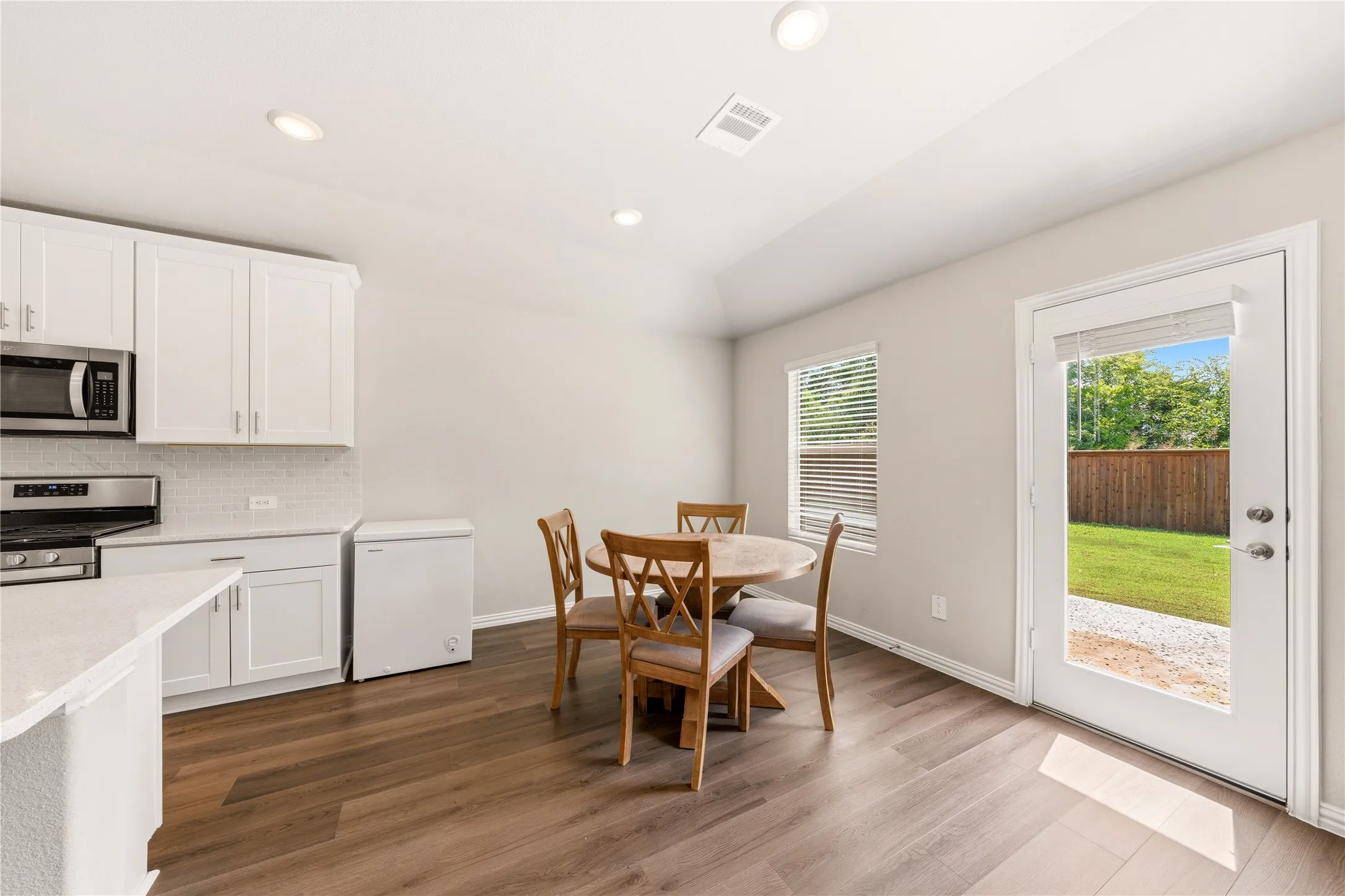 Single Family Residence For Sale in Collin County , 3712 Canyon Drive, Farmersville, Texas 75442, 3 Bedroom, 2 Bathroom, 2 Garage spaces, 1,669 Sqft, built in 2024, mls#21301800, Real Estate Agent in Farmersville, Homes For Sale in Collin county, Homes For Sale in Farmersville, Realtor in Farmersville Texas, Real Estate Brokerage Independent Realty Texas, Luminita Cordes Realtor