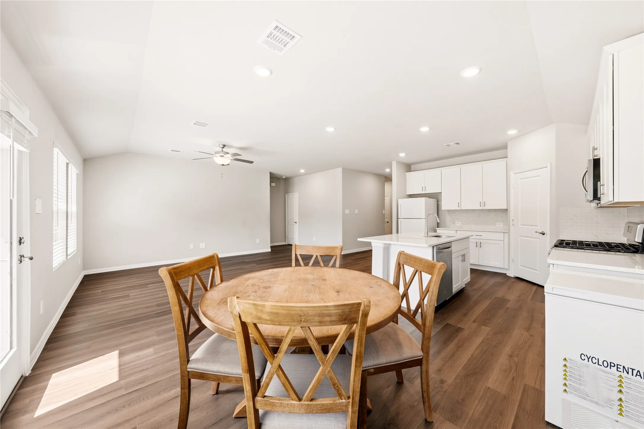 Single Family Residence For Sale in Collin County , 3712 Canyon Drive, Farmersville, Texas 75442, 3 Bedroom, 2 Bathroom, 2 Garage spaces, 1,669 Sqft, built in 2024, mls#21301800, Real Estate Agent in Farmersville, Homes For Sale in Collin county, Homes For Sale in Farmersville, Realtor in Farmersville Texas, Real Estate Brokerage Independent Realty Texas, Luminita Cordes Realtor