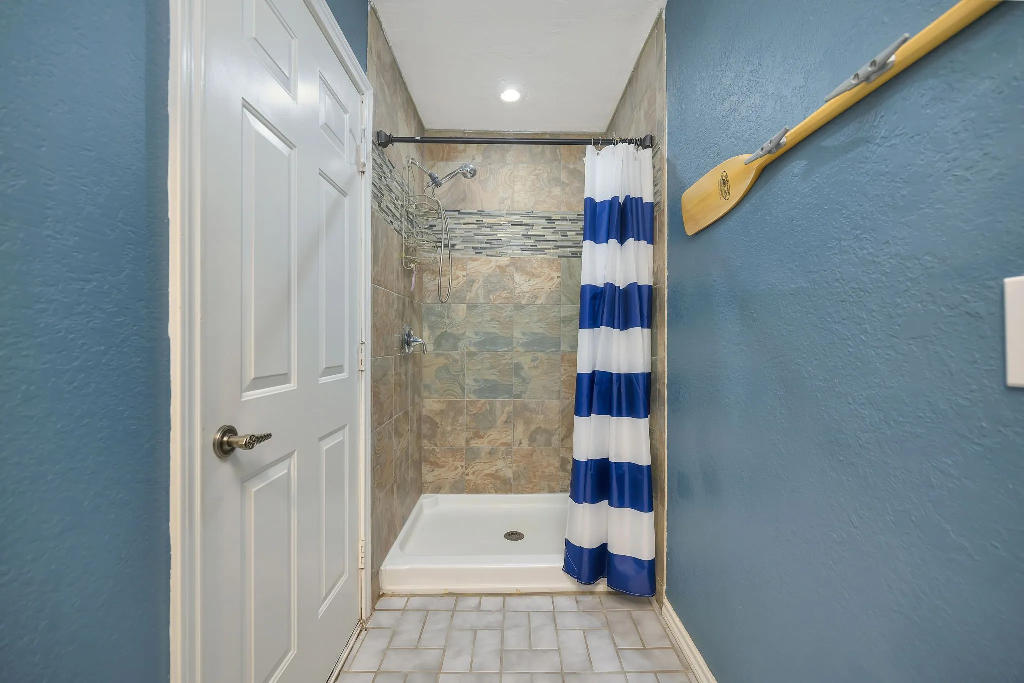 Single Family Residence For Sale in Henderson County , 203 Port Drive, Gun Barrel City, Texas 75156, 5 Bedroom, 3 Bathroom, Garage spaces, 3,034 Sqft, built in 1988, mls#21302081, Real Estate Agent in Gun Barrel City, Homes For Sale in Henderson county, Homes For Sale in Gun Barrel City, Realtor in Gun Barrel City Texas, Real Estate Brokerage Independent Realty Texas, Luminita Cordes Realtor