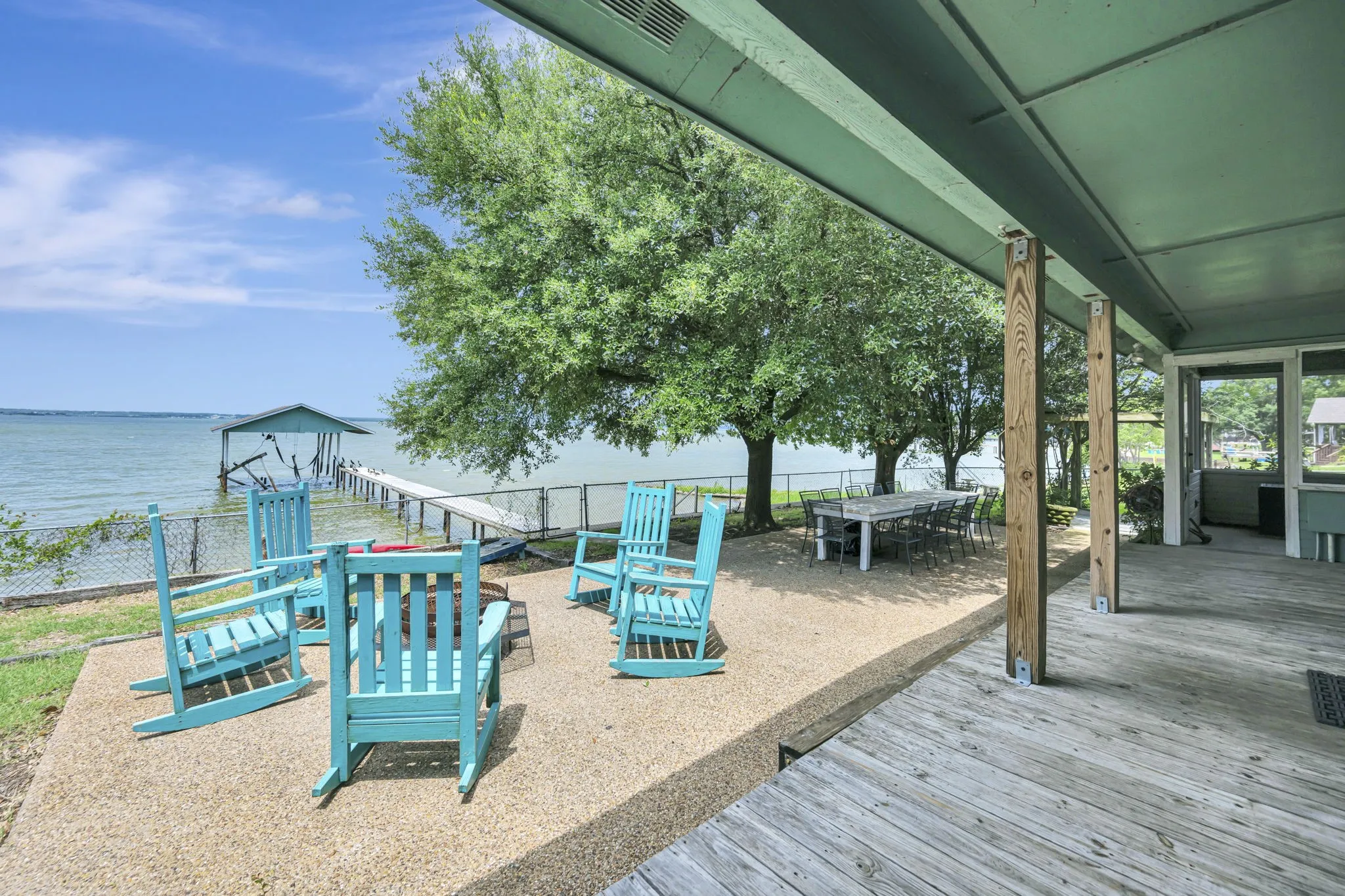 Single Family Residence For Sale in Henderson County , 203 Port Drive, Gun Barrel City, Texas 75156, 5 Bedroom, 3 Bathroom, Garage spaces, 3,034 Sqft, built in 1988, mls#21302081, Real Estate Agent in Gun Barrel City, Homes For Sale in Henderson county, Homes For Sale in Gun Barrel City, Realtor in Gun Barrel City Texas, Real Estate Brokerage Independent Realty Texas, Luminita Cordes Realtor