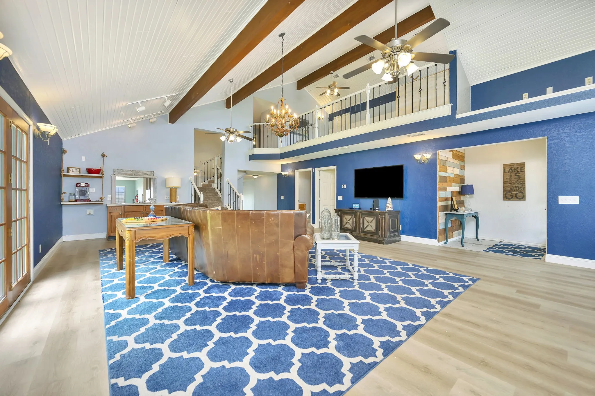 Single Family Residence For Sale in Henderson County , 203 Port Drive, Gun Barrel City, Texas 75156, 5 Bedroom, 3 Bathroom, Garage spaces, 3,034 Sqft, built in 1988, mls#21302081, Real Estate Agent in Gun Barrel City, Homes For Sale in Henderson county, Homes For Sale in Gun Barrel City, Realtor in Gun Barrel City Texas, Real Estate Brokerage Independent Realty Texas, Luminita Cordes Realtor