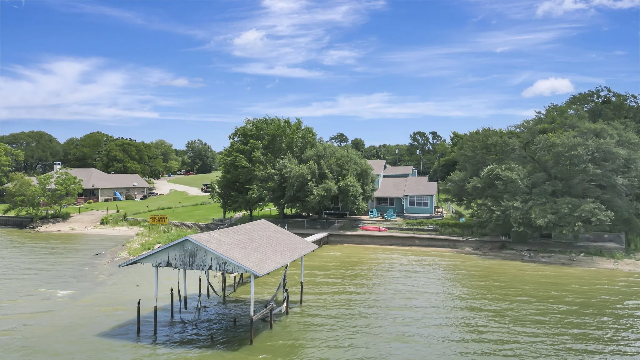 Single Family Residence For Sale in Henderson County , 203 Port Drive, Gun Barrel City, Texas 75156, 5 Bedroom, 3 Bathroom, Garage spaces, 3,034 Sqft, built in 1988, mls#21302081, Real Estate Agent in Gun Barrel City, Homes For Sale in Henderson county, Homes For Sale in Gun Barrel City, Realtor in Gun Barrel City Texas, Real Estate Brokerage Independent Realty Texas, Luminita Cordes Realtor