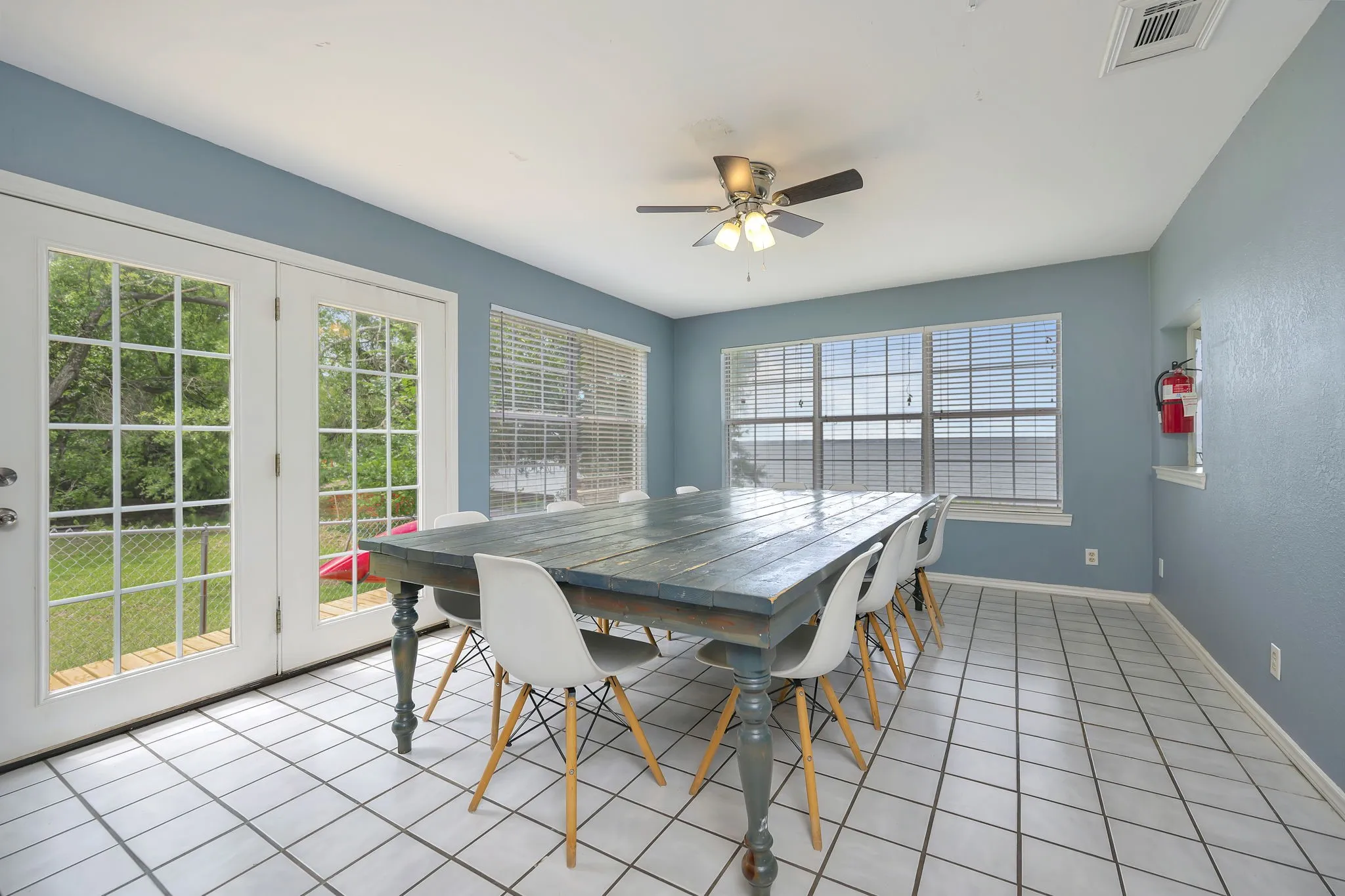 Single Family Residence For Sale in Henderson County , 203 Port Drive, Gun Barrel City, Texas 75156, 5 Bedroom, 3 Bathroom, Garage spaces, 3,034 Sqft, built in 1988, mls#21302081, Real Estate Agent in Gun Barrel City, Homes For Sale in Henderson county, Homes For Sale in Gun Barrel City, Realtor in Gun Barrel City Texas, Real Estate Brokerage Independent Realty Texas, Luminita Cordes Realtor