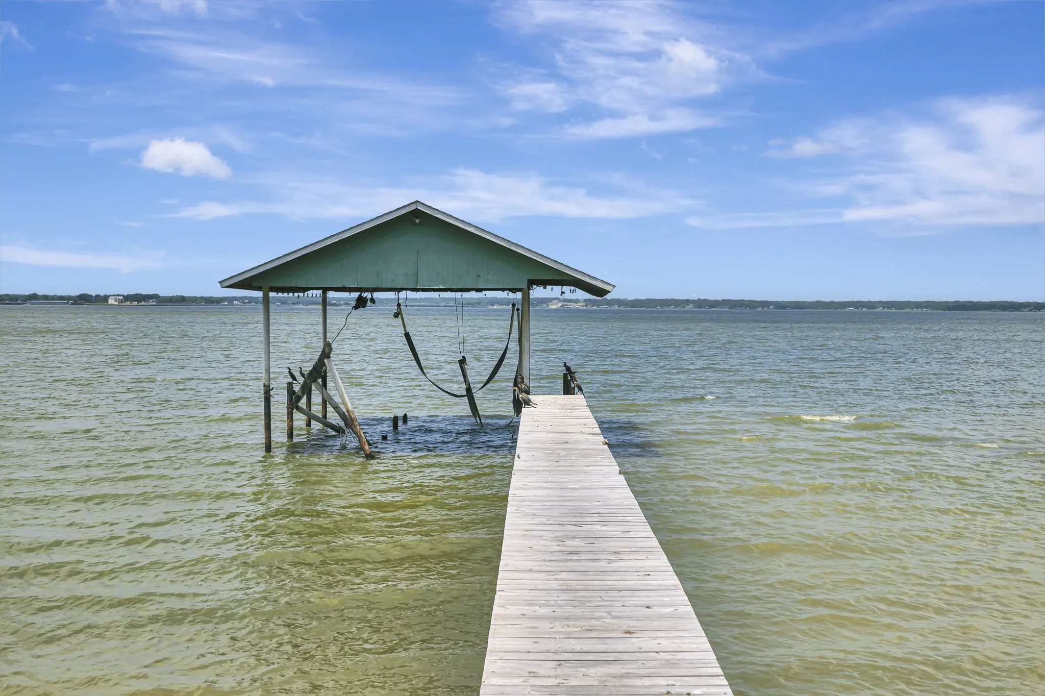 Single Family Residence For Sale in Henderson County , 203 Port Drive, Gun Barrel City, Texas 75156, 5 Bedroom, 3 Bathroom, Garage spaces, 3,034 Sqft, built in 1988, mls#21302081, Real Estate Agent in Gun Barrel City, Homes For Sale in Henderson county, Homes For Sale in Gun Barrel City, Realtor in Gun Barrel City Texas, Real Estate Brokerage Independent Realty Texas, Luminita Cordes Realtor