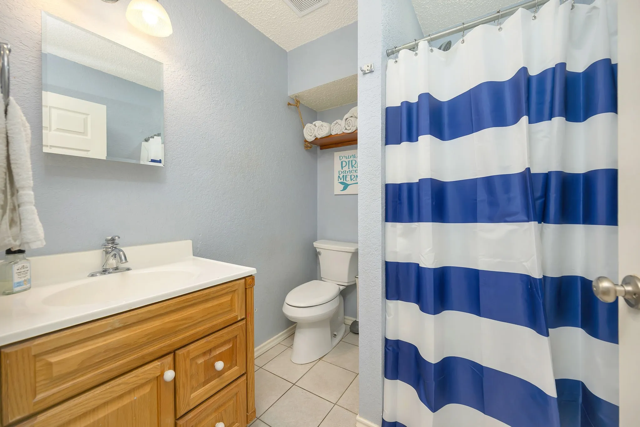 Single Family Residence For Sale in Henderson County , 203 Port Drive, Gun Barrel City, Texas 75156, 5 Bedroom, 3 Bathroom, Garage spaces, 3,034 Sqft, built in 1988, mls#21302081, Real Estate Agent in Gun Barrel City, Homes For Sale in Henderson county, Homes For Sale in Gun Barrel City, Realtor in Gun Barrel City Texas, Real Estate Brokerage Independent Realty Texas, Luminita Cordes Realtor