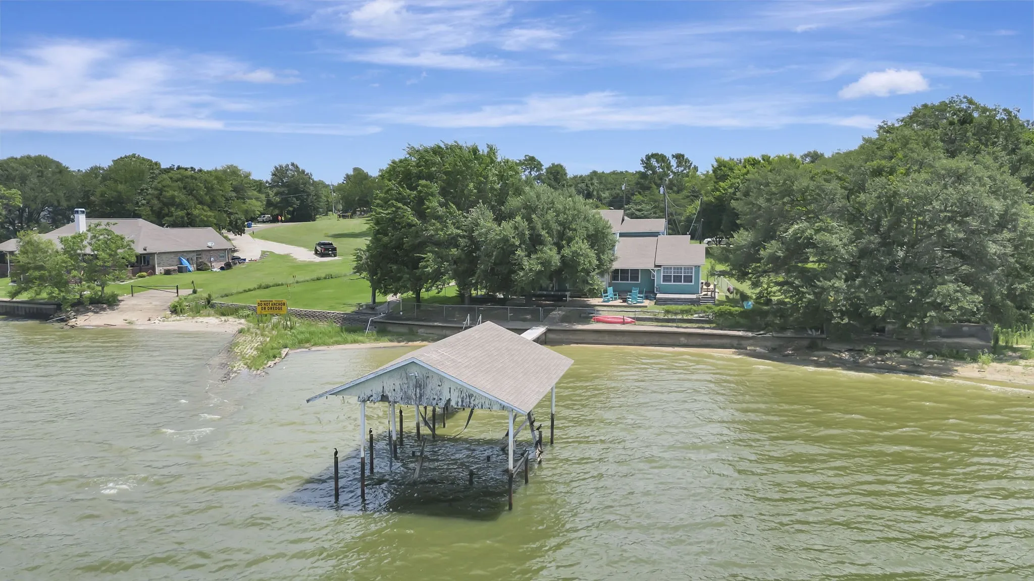 Single Family Residence For Sale in Henderson County , 203 Port Drive, Gun Barrel City, Texas 75156, 5 Bedroom, 3 Bathroom, Garage spaces, 3,034 Sqft, built in 1988, mls#21302081, Real Estate Agent in Gun Barrel City, Homes For Sale in Henderson county, Homes For Sale in Gun Barrel City, Realtor in Gun Barrel City Texas, Real Estate Brokerage Independent Realty Texas, Luminita Cordes Realtor
