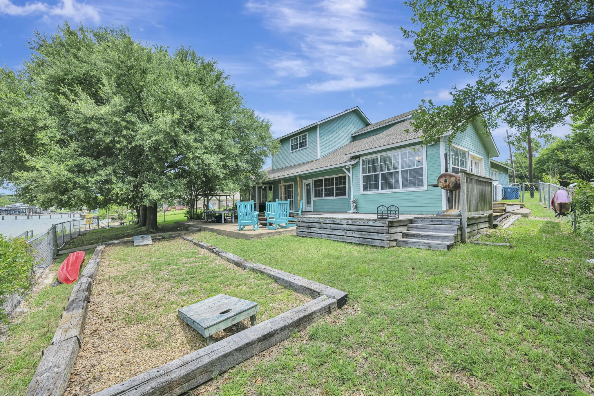 Single Family Residence For Sale in Henderson County , 203 Port Drive, Gun Barrel City, Texas 75156, 5 Bedroom, 3 Bathroom, Garage spaces, 3,034 Sqft, built in 1988, mls#21302081, Real Estate Agent in Gun Barrel City, Homes For Sale in Henderson county, Homes For Sale in Gun Barrel City, Realtor in Gun Barrel City Texas, Real Estate Brokerage Independent Realty Texas, Luminita Cordes Realtor