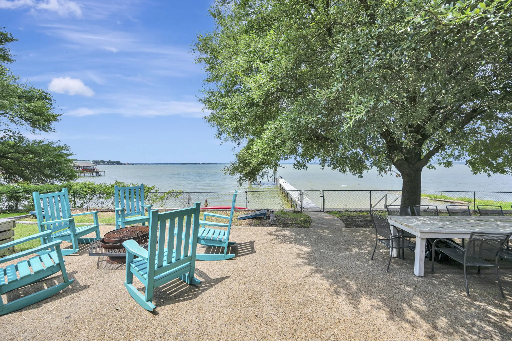 Single Family Residence For Sale in Henderson County , 203 Port Drive, Gun Barrel City, Texas 75156, 5 Bedroom, 3 Bathroom, Garage spaces, 3,034 Sqft, built in 1988, mls#21302081, Real Estate Agent in Gun Barrel City, Homes For Sale in Henderson county, Homes For Sale in Gun Barrel City, Realtor in Gun Barrel City Texas, Real Estate Brokerage Independent Realty Texas, Luminita Cordes Realtor