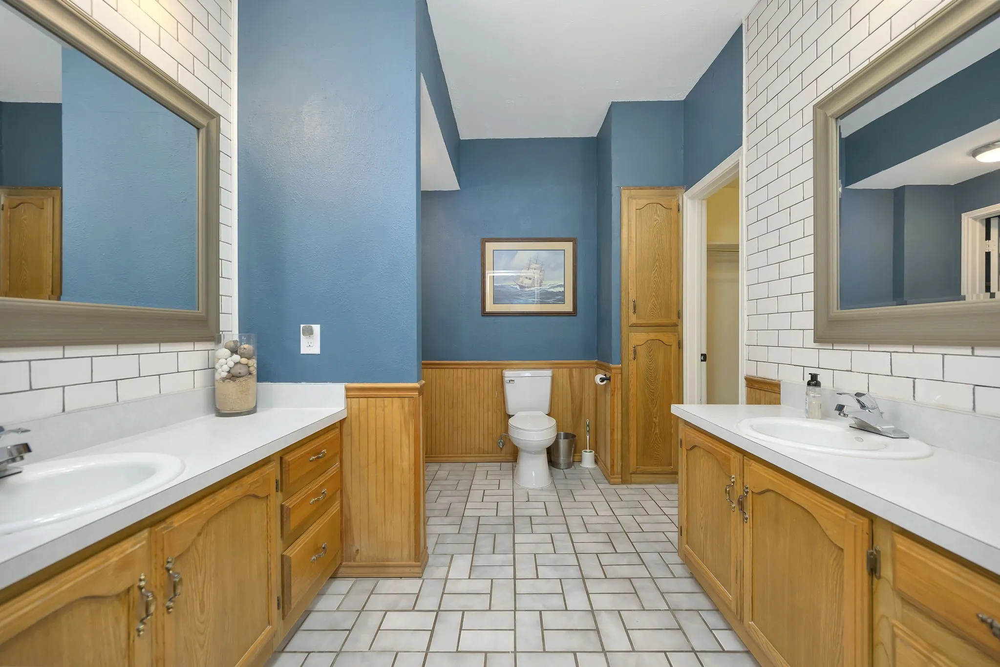 Single Family Residence For Sale in Henderson County , 203 Port Drive, Gun Barrel City, Texas 75156, 5 Bedroom, 3 Bathroom, Garage spaces, 3,034 Sqft, built in 1988, mls#21302081, Real Estate Agent in Gun Barrel City, Homes For Sale in Henderson county, Homes For Sale in Gun Barrel City, Realtor in Gun Barrel City Texas, Real Estate Brokerage Independent Realty Texas, Luminita Cordes Realtor