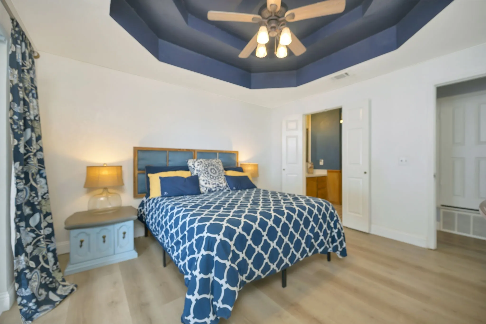 Single Family Residence For Sale in Henderson County , 203 Port Drive, Gun Barrel City, Texas 75156, 5 Bedroom, 3 Bathroom, Garage spaces, 3,034 Sqft, built in 1988, mls#21302081, Real Estate Agent in Gun Barrel City, Homes For Sale in Henderson county, Homes For Sale in Gun Barrel City, Realtor in Gun Barrel City Texas, Real Estate Brokerage Independent Realty Texas, Luminita Cordes Realtor