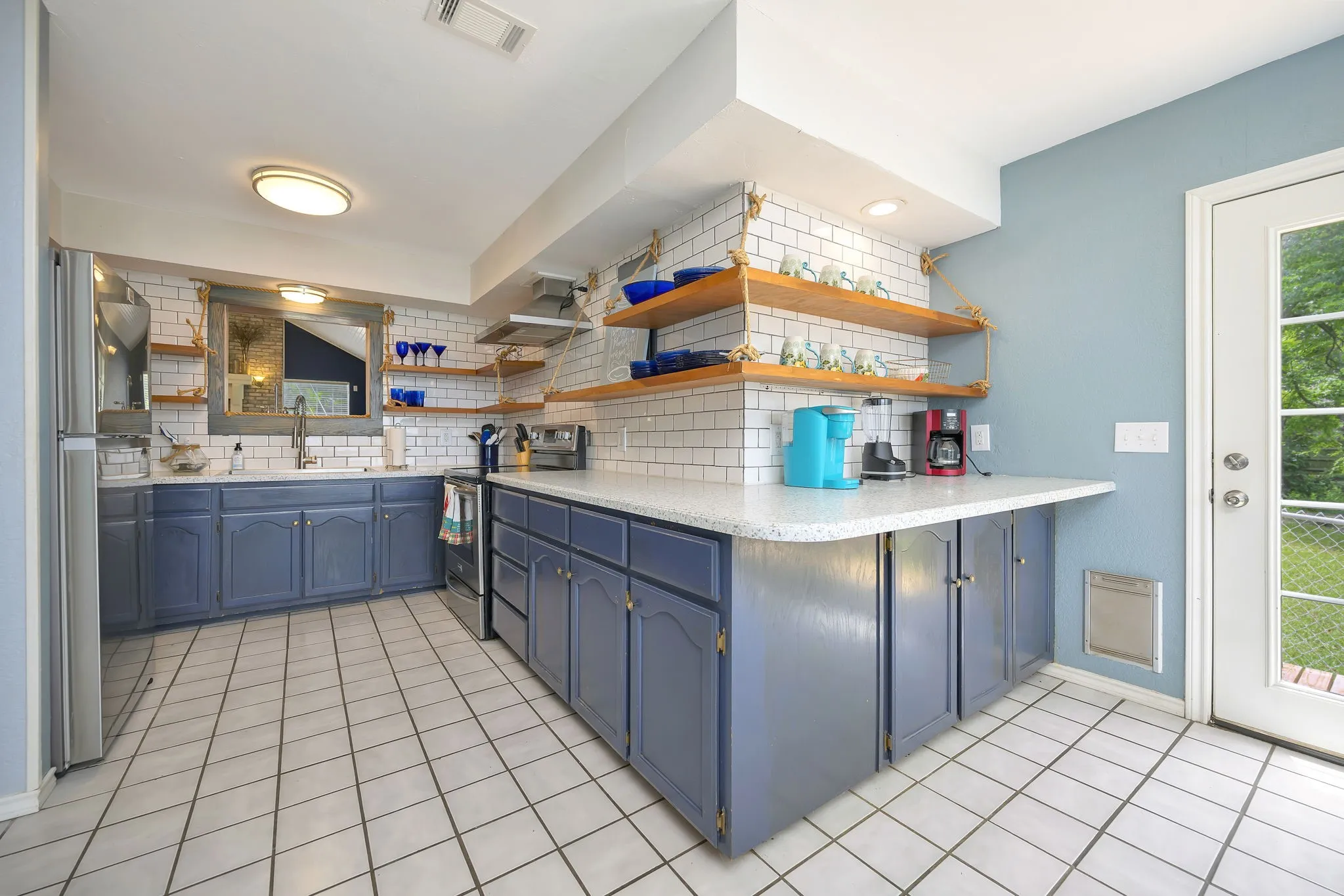 Single Family Residence For Sale in Henderson County , 203 Port Drive, Gun Barrel City, Texas 75156, 5 Bedroom, 3 Bathroom, Garage spaces, 3,034 Sqft, built in 1988, mls#21302081, Real Estate Agent in Gun Barrel City, Homes For Sale in Henderson county, Homes For Sale in Gun Barrel City, Realtor in Gun Barrel City Texas, Real Estate Brokerage Independent Realty Texas, Luminita Cordes Realtor