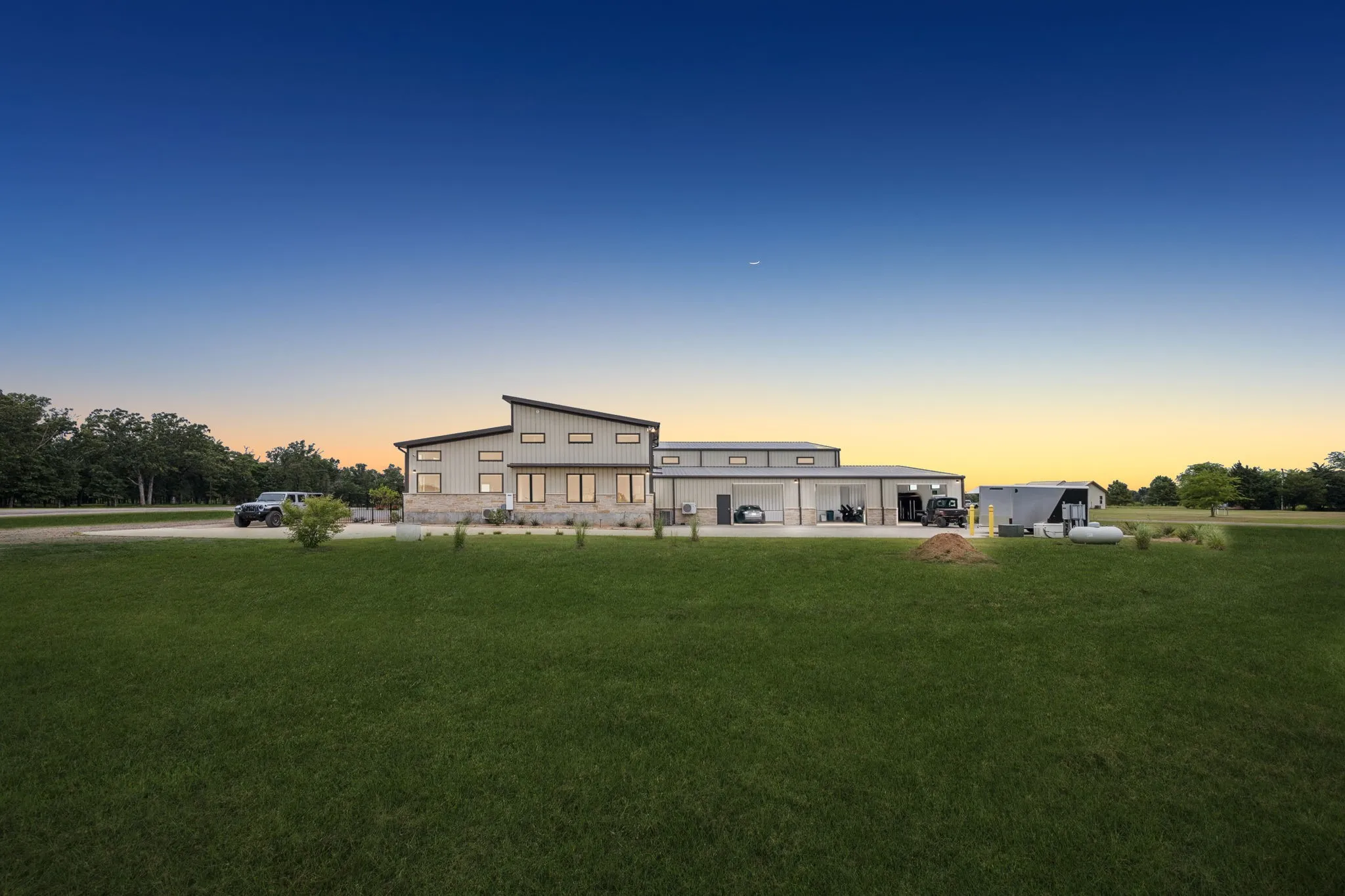 Single Family Residence For Sale in Van Zandt County , 836 VZ County Road, Van, Texas 75790, 1 Bedroom, 2 Bathroom, 3 Garage spaces, 10,848 Sqft, built in 2020, mls#21302348, Real Estate Agent in Van, Homes For Sale in Van Zandt county, Homes For Sale in Van, Realtor in Van Texas, Real Estate Brokerage Independent Realty Texas, Luminita Cordes Realtor