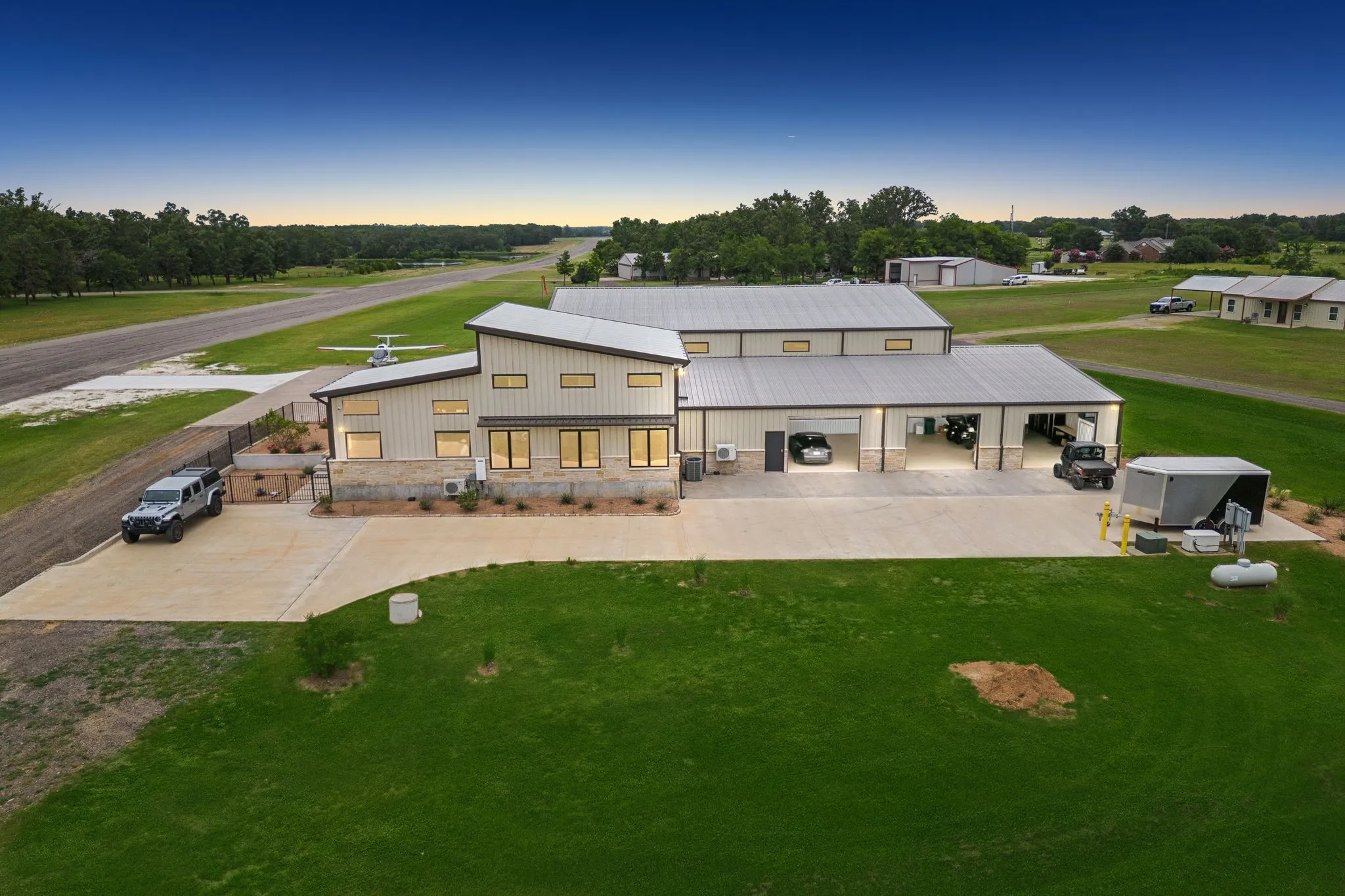 Single Family Residence For Sale in Van Zandt County , 836 VZ County Road, Van, Texas 75790, 1 Bedroom, 2 Bathroom, 3 Garage spaces, 10,848 Sqft, built in 2020, mls#21302348, Real Estate Agent in Van, Homes For Sale in Van Zandt county, Homes For Sale in Van, Realtor in Van Texas, Real Estate Brokerage Independent Realty Texas, Luminita Cordes Realtor