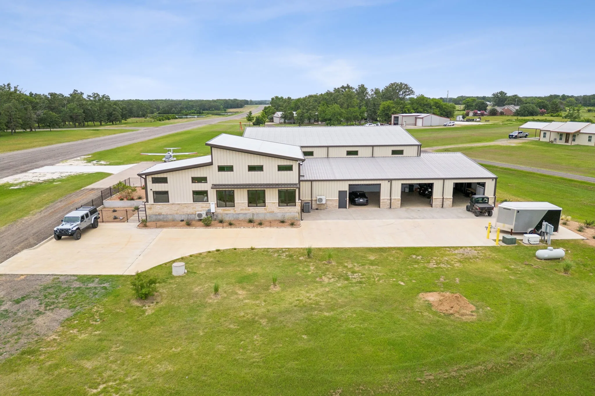Single Family Residence For Sale in Van Zandt County , 836 VZ County Road, Van, Texas 75790, 1 Bedroom, 2 Bathroom, 3 Garage spaces, 10,848 Sqft, built in 2020, mls#21302348, Real Estate Agent in Van, Homes For Sale in Van Zandt county, Homes For Sale in Van, Realtor in Van Texas, Real Estate Brokerage Independent Realty Texas, Luminita Cordes Realtor