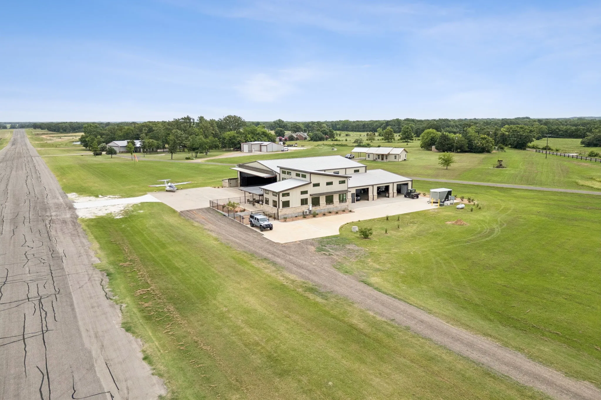 Single Family Residence For Sale in Van Zandt County , 836 VZ County Road, Van, Texas 75790, 1 Bedroom, 2 Bathroom, 3 Garage spaces, 10,848 Sqft, built in 2020, mls#21302348, Real Estate Agent in Van, Homes For Sale in Van Zandt county, Homes For Sale in Van, Realtor in Van Texas, Real Estate Brokerage Independent Realty Texas, Luminita Cordes Realtor