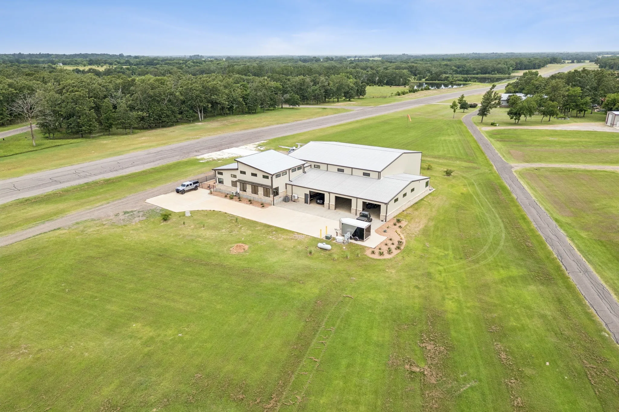 Single Family Residence For Sale in Van Zandt County , 836 VZ County Road, Van, Texas 75790, 1 Bedroom, 2 Bathroom, 3 Garage spaces, 10,848 Sqft, built in 2020, mls#21302348, Real Estate Agent in Van, Homes For Sale in Van Zandt county, Homes For Sale in Van, Realtor in Van Texas, Real Estate Brokerage Independent Realty Texas, Luminita Cordes Realtor