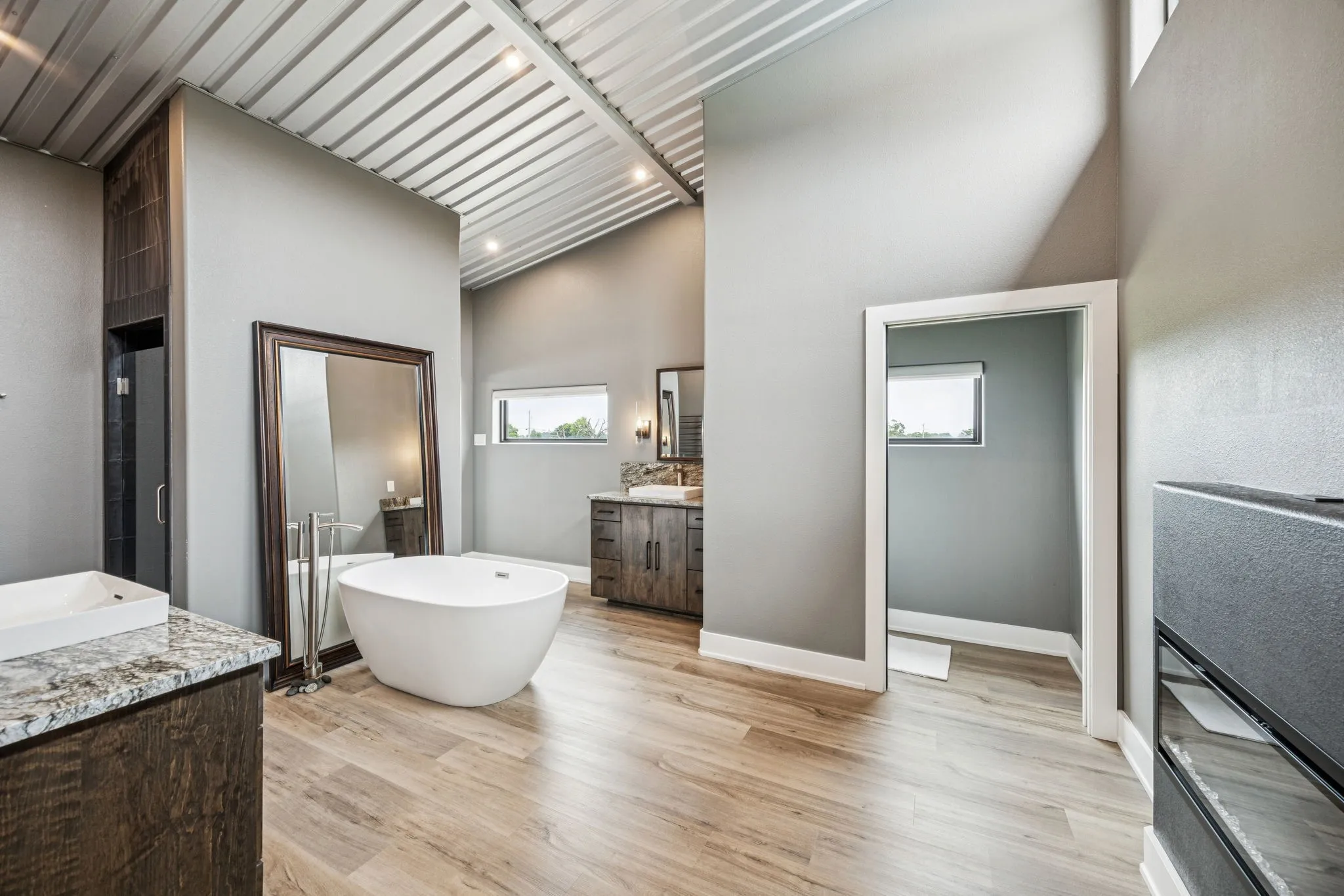 Single Family Residence For Sale in Van Zandt County , 836 VZ County Road, Van, Texas 75790, 1 Bedroom, 2 Bathroom, 3 Garage spaces, 10,848 Sqft, built in 2020, mls#21302348, Real Estate Agent in Van, Homes For Sale in Van Zandt county, Homes For Sale in Van, Realtor in Van Texas, Real Estate Brokerage Independent Realty Texas, Luminita Cordes Realtor