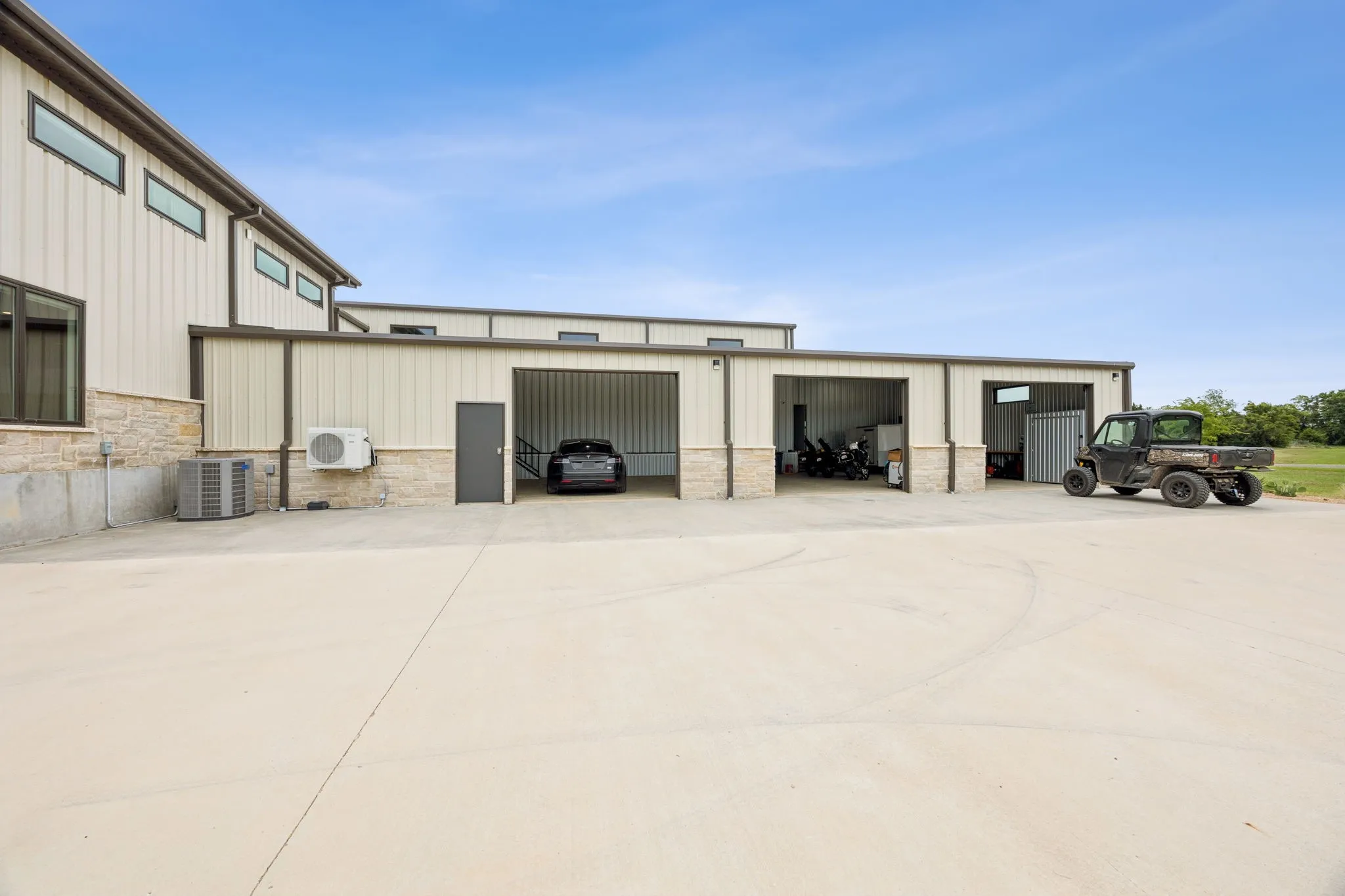 Single Family Residence For Sale in Van Zandt County , 836 VZ County Road, Van, Texas 75790, 1 Bedroom, 2 Bathroom, 3 Garage spaces, 10,848 Sqft, built in 2020, mls#21302348, Real Estate Agent in Van, Homes For Sale in Van Zandt county, Homes For Sale in Van, Realtor in Van Texas, Real Estate Brokerage Independent Realty Texas, Luminita Cordes Realtor