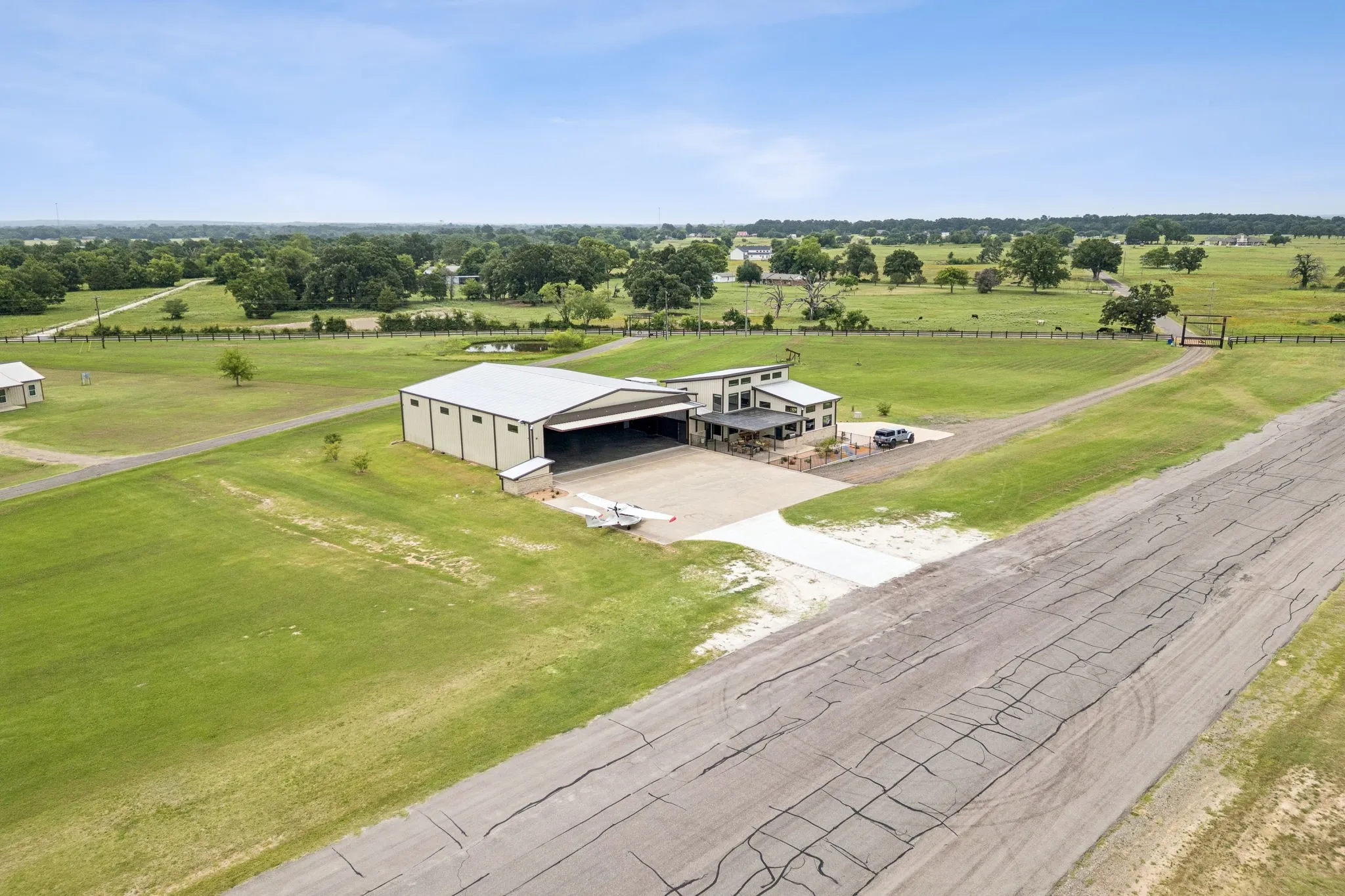 Single Family Residence For Sale in Van Zandt County , 836 VZ County Road, Van, Texas 75790, 1 Bedroom, 2 Bathroom, 3 Garage spaces, 10,848 Sqft, built in 2020, mls#21302348, Real Estate Agent in Van, Homes For Sale in Van Zandt county, Homes For Sale in Van, Realtor in Van Texas, Real Estate Brokerage Independent Realty Texas, Luminita Cordes Realtor