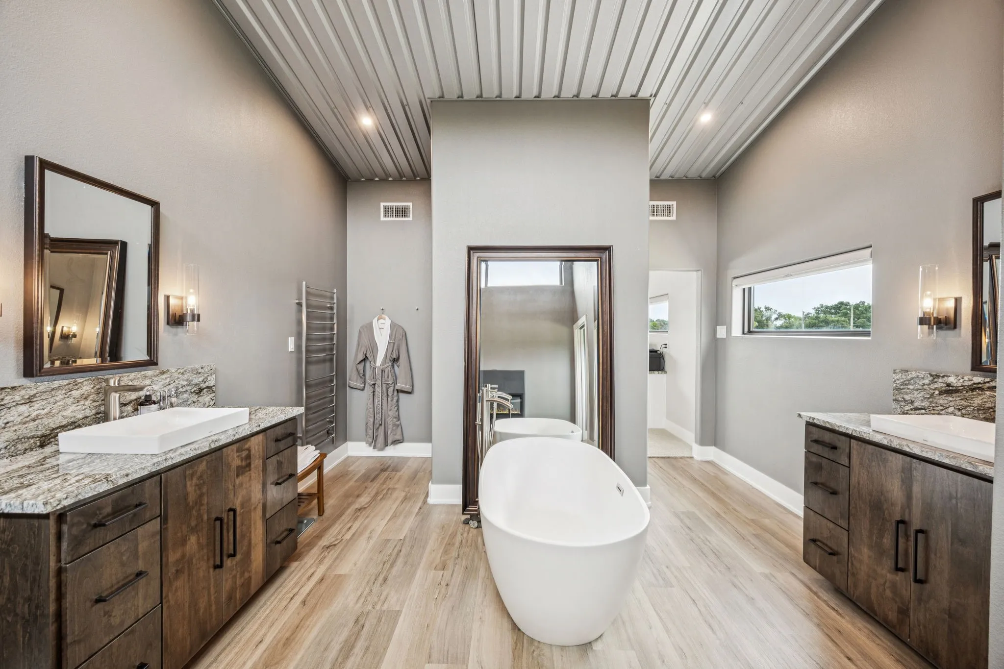 Single Family Residence For Sale in Van Zandt County , 836 VZ County Road, Van, Texas 75790, 1 Bedroom, 2 Bathroom, 3 Garage spaces, 10,848 Sqft, built in 2020, mls#21302348, Real Estate Agent in Van, Homes For Sale in Van Zandt county, Homes For Sale in Van, Realtor in Van Texas, Real Estate Brokerage Independent Realty Texas, Luminita Cordes Realtor