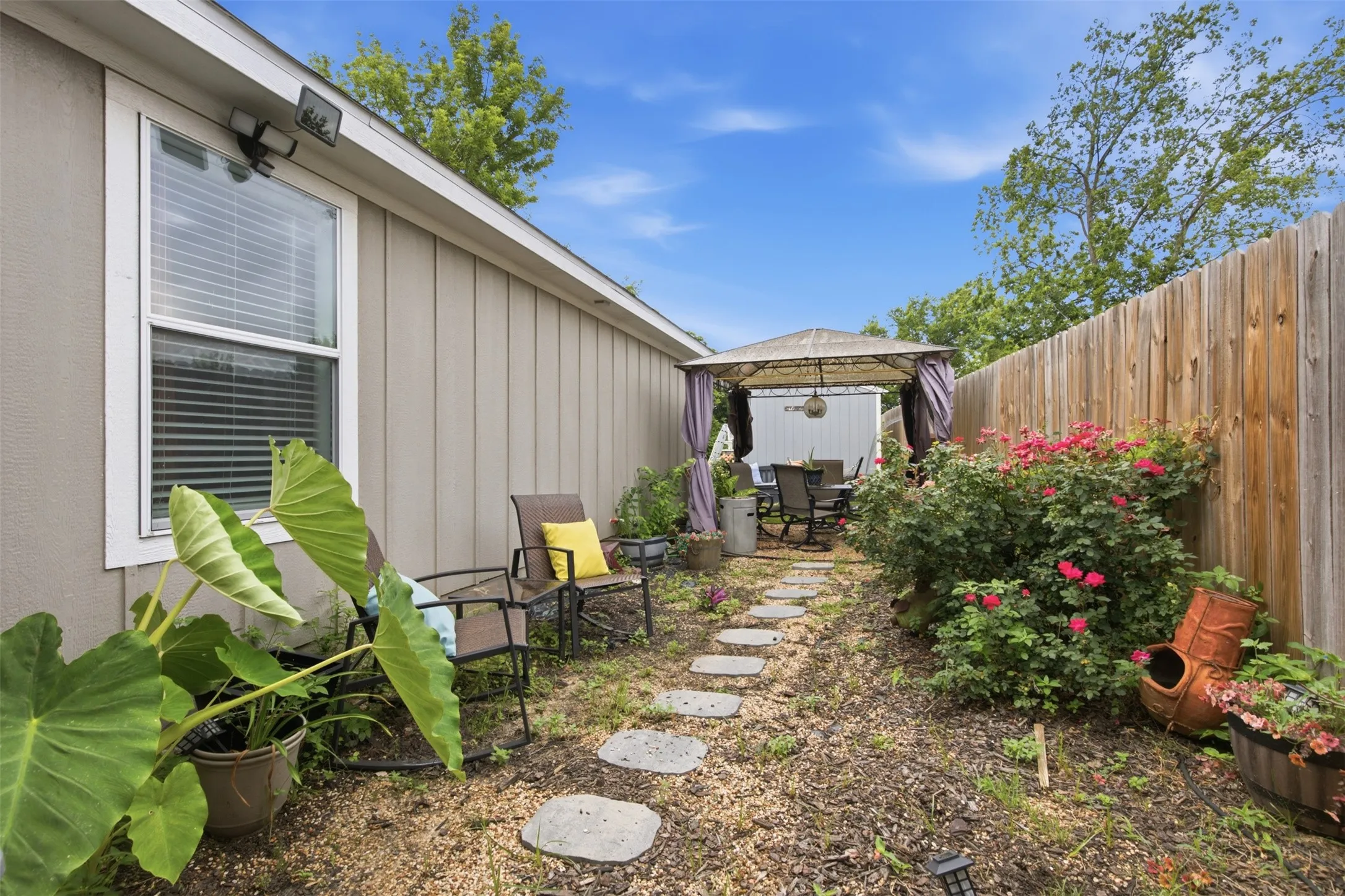 Single Family Residence For Sale in Montague County , 216 E Clay Street, Bowie, Texas 76230, 3 Bedrooms, 2 Bathrooms, Garage spaces, 1,068 Sqft, built in 2021, Price $225,000, mls#21302331, Real Estate Agent in Bowie, Homes For Sale in Montague county, Homes For Sale in Bowie, Realtor in Bowie Texas, Real Estate Brokerage Independent Realty Texas, Luminita Cordes Realtor
