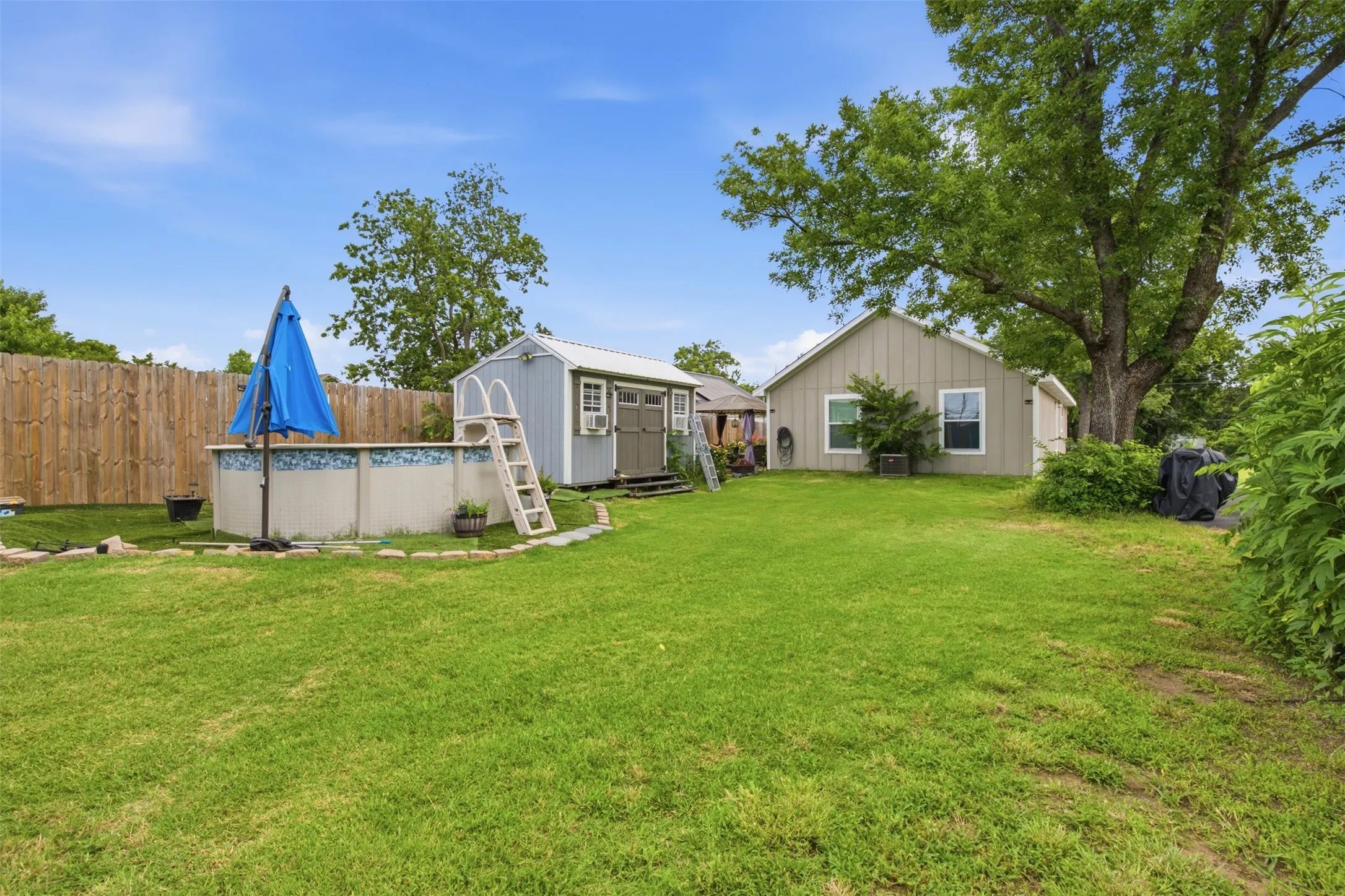 Single Family Residence For Sale in Montague County , 216 E Clay Street, Bowie, Texas 76230, 3 Bedrooms, 2 Bathrooms, Garage spaces, 1,068 Sqft, built in 2021, Price $225,000, mls#21302331, Real Estate Agent in Bowie, Homes For Sale in Montague county, Homes For Sale in Bowie, Realtor in Bowie Texas, Real Estate Brokerage Independent Realty Texas, Luminita Cordes Realtor