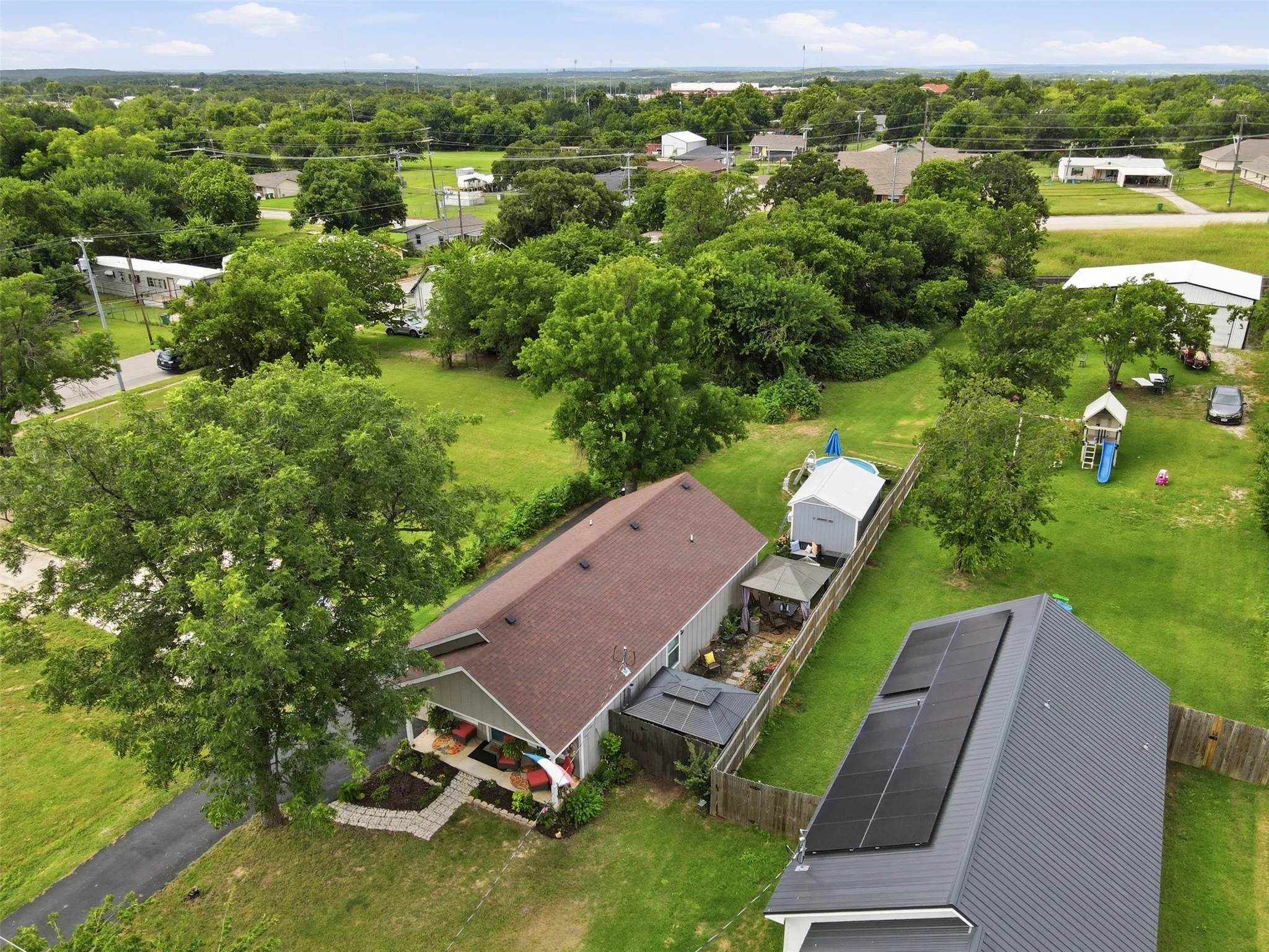 Single Family Residence For Sale in Montague County , 216 E Clay Street, Bowie, Texas 76230, 3 Bedrooms, 2 Bathrooms, Garage spaces, 1,068 Sqft, built in 2021, Price $225,000, mls#21302331, Real Estate Agent in Bowie, Homes For Sale in Montague county, Homes For Sale in Bowie, Realtor in Bowie Texas, Real Estate Brokerage Independent Realty Texas, Luminita Cordes Realtor