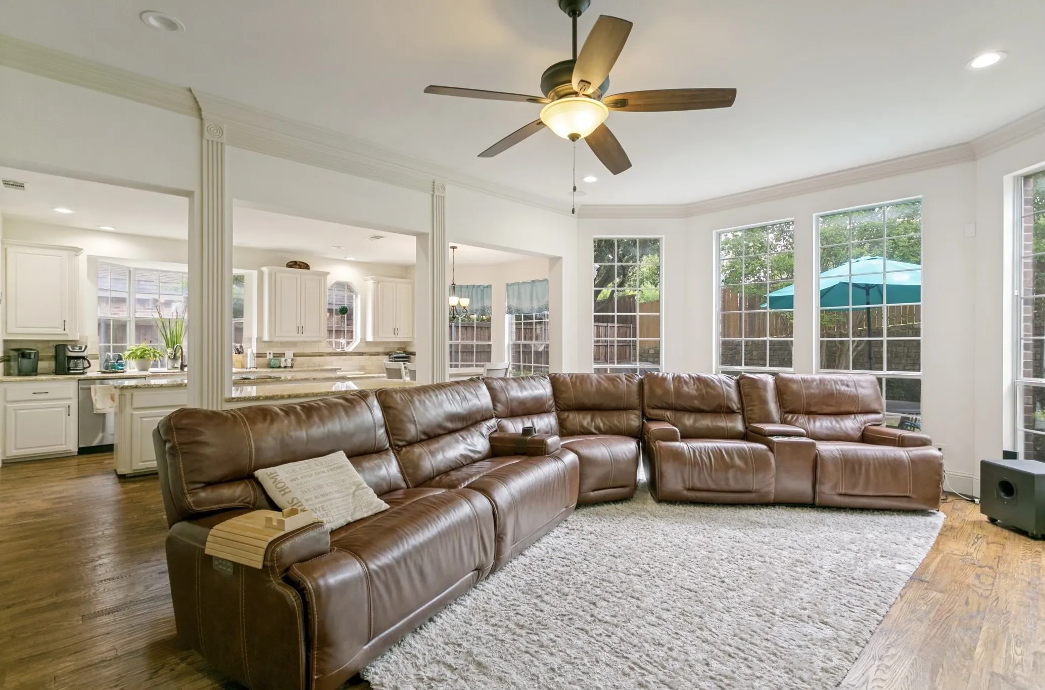 Single Family Residence For Sale in Denton County , 4261 Hunt Drive, Carrollton, Texas 75010, 4 Bedroom, 4 Bathroom, 3 Garage spaces, 4,167 Sqft, built in 2000, mls#21302166, Real Estate Agent in Carrollton, Homes For Sale in Denton county, Homes For Sale in Carrollton, Realtor in Carrollton Texas, Real Estate Brokerage Independent Realty Texas, Luminita Cordes Realtor