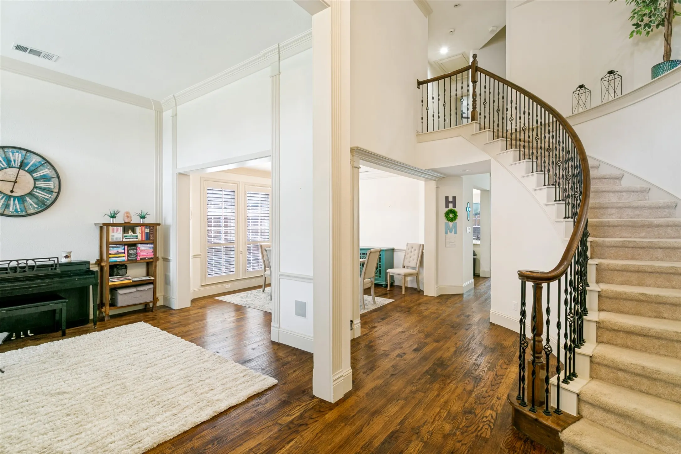 Single Family Residence For Sale in Denton County , 4261 Hunt Drive, Carrollton, Texas 75010, 4 Bedroom, 4 Bathroom, 3 Garage spaces, 4,167 Sqft, built in 2000, mls#21302166, Real Estate Agent in Carrollton, Homes For Sale in Denton county, Homes For Sale in Carrollton, Realtor in Carrollton Texas, Real Estate Brokerage Independent Realty Texas, Luminita Cordes Realtor