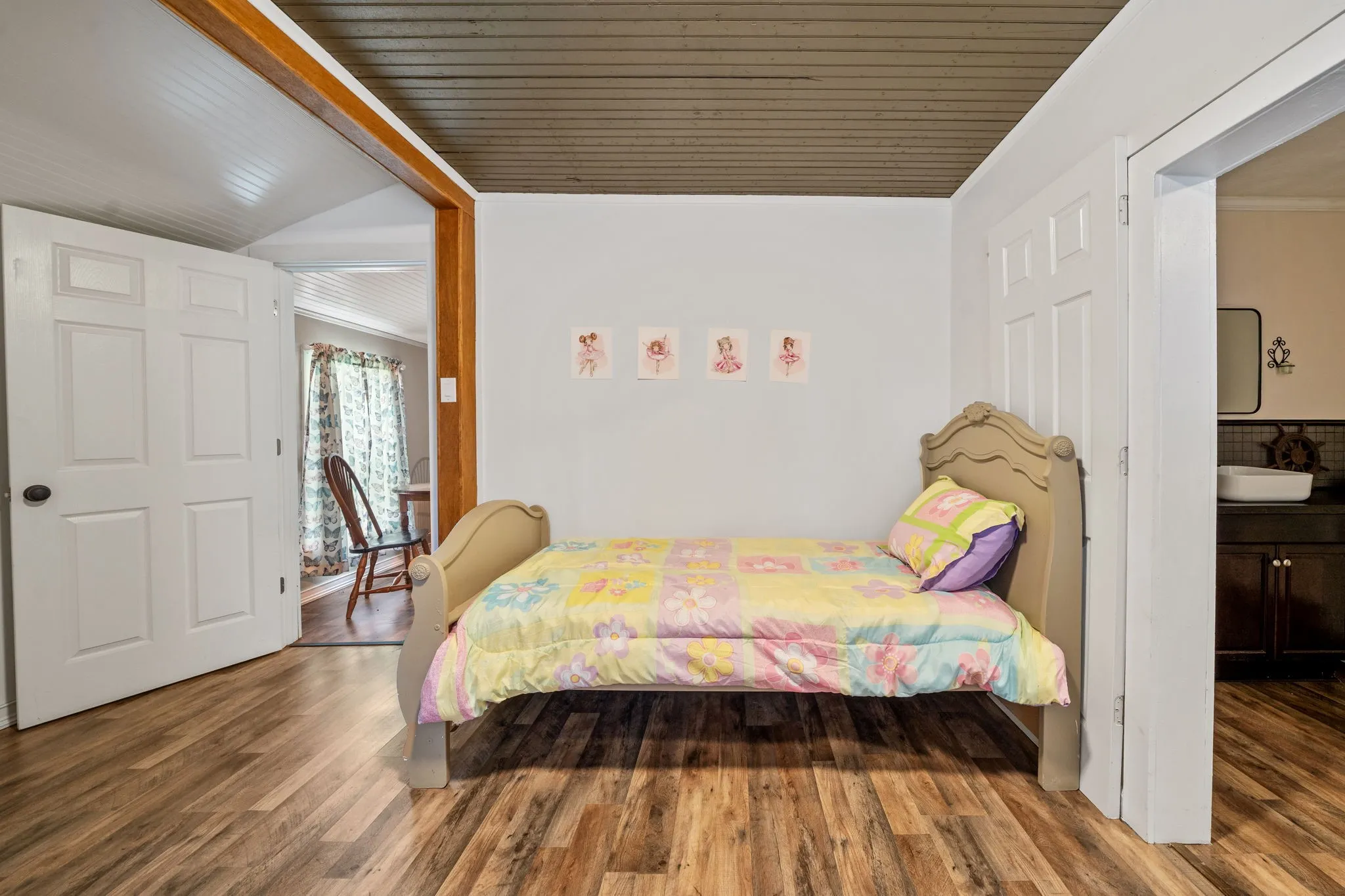 Single Family Residence For Sale in Wood County , 3211 Fm 779, Mineola, Texas 75773, 3 Bedroom, 2 Bathroom, 1 Garage spaces, 1,755 Sqft, built in 1948, mls#21290288, Real Estate Agent in Mineola, Homes For Sale in Wood county, Homes For Sale in Mineola, Realtor in Mineola Texas, Real Estate Brokerage Independent Realty Texas, Luminita Cordes Realtor